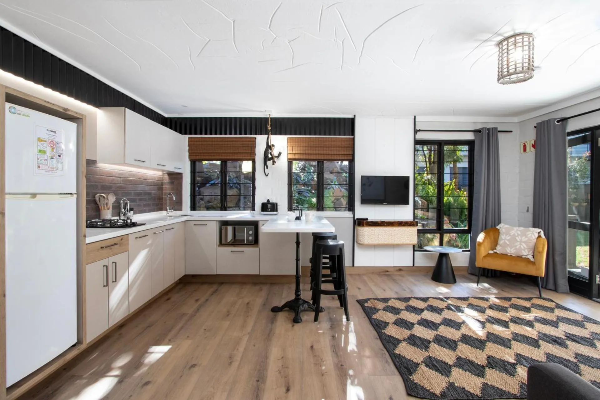 Kitchen or kitchenette in Hornbill House Self Catering Accommodation