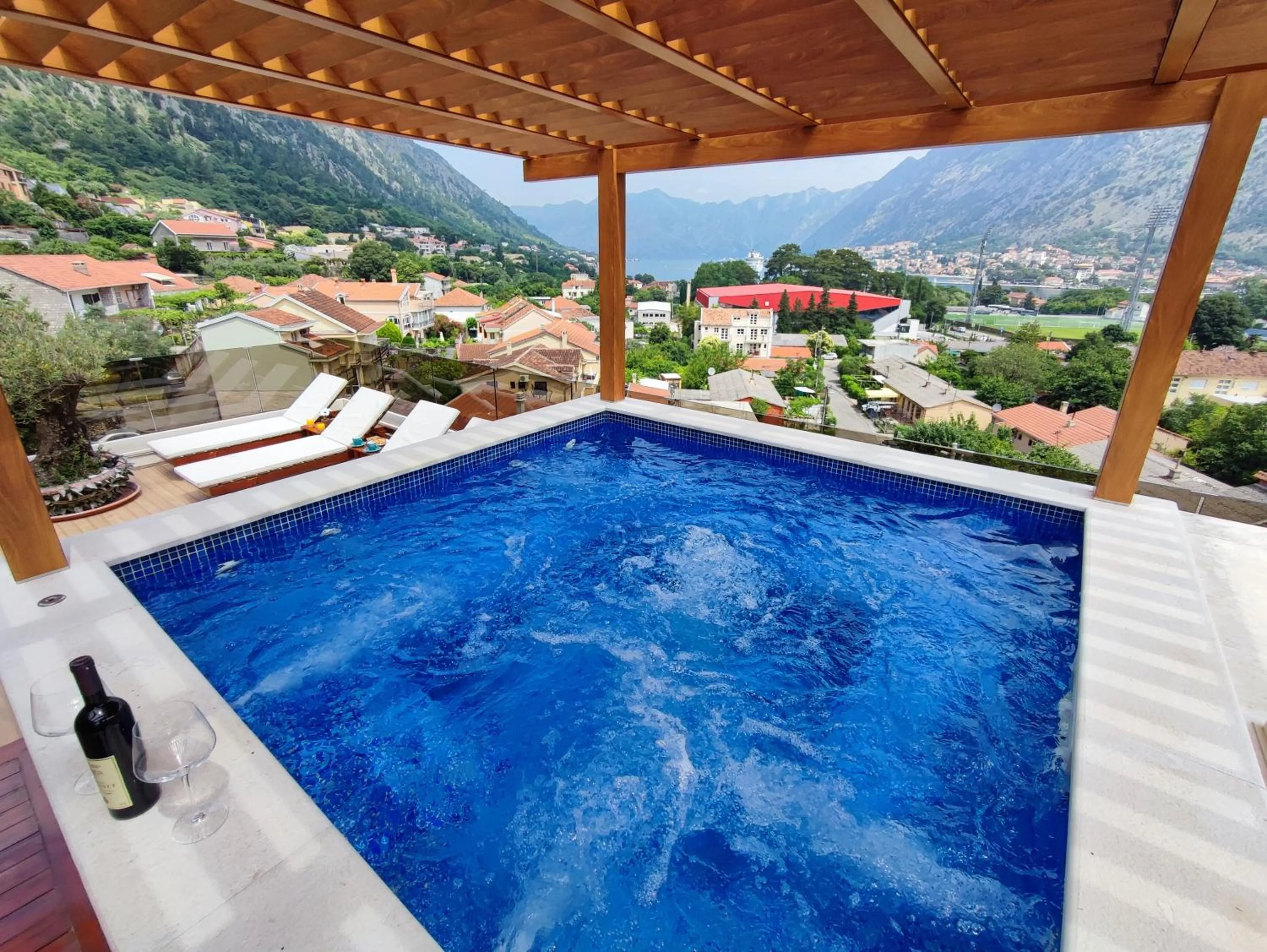 Hot Tub in Villa Vista Real