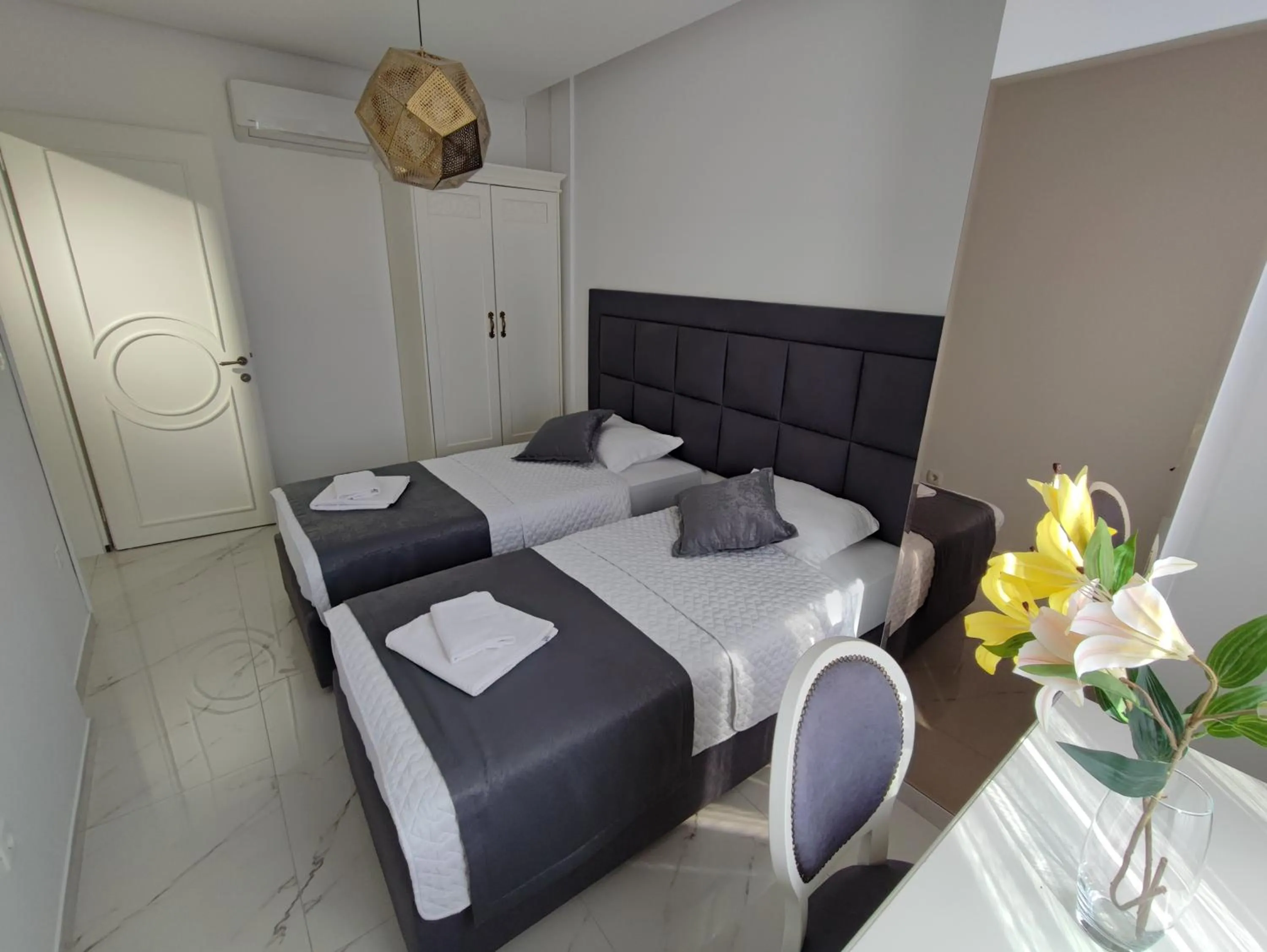 Photo of the whole room, Bed in Villa Vista Real