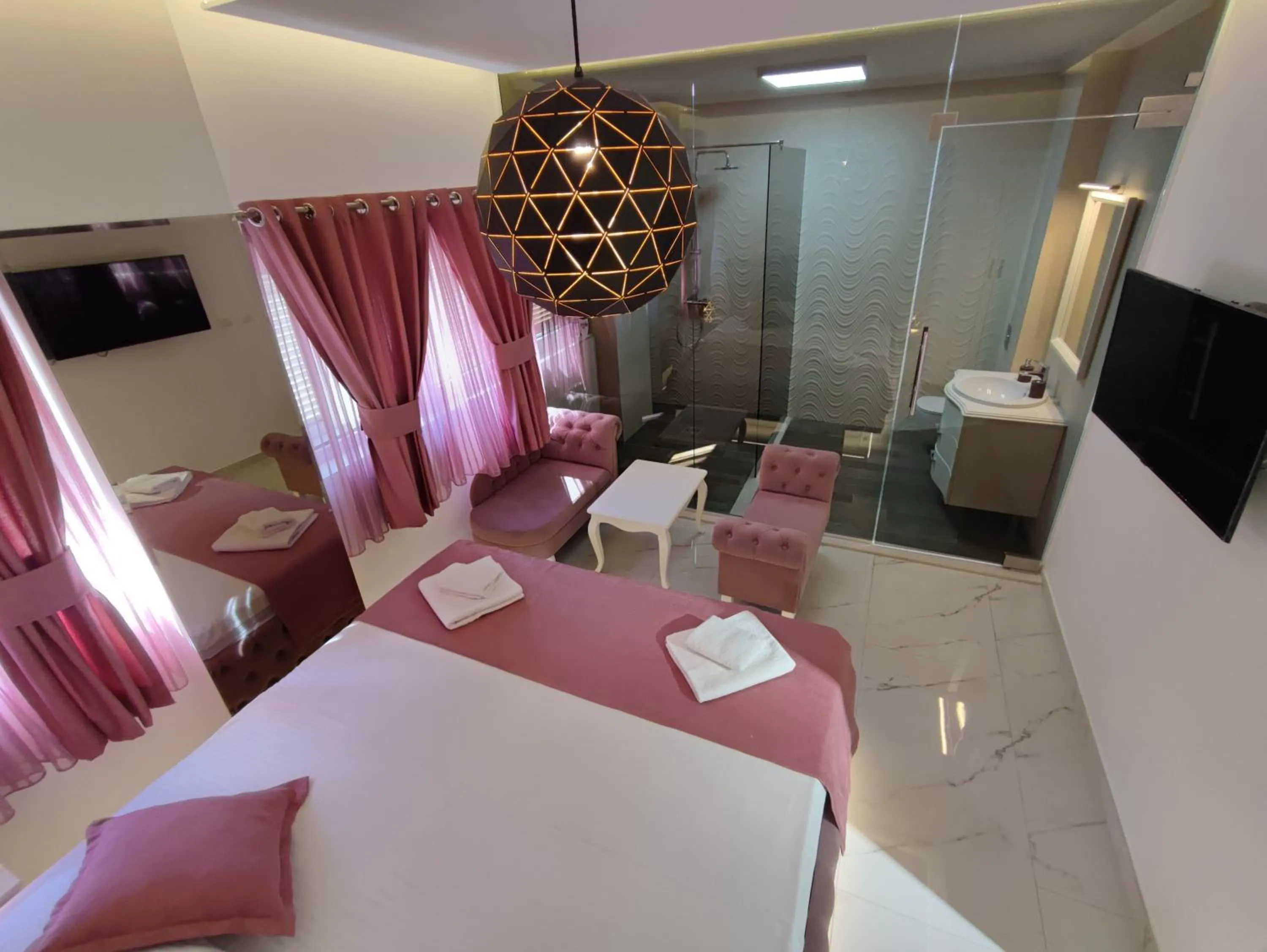Bathroom, Bed in Villa Vista Real