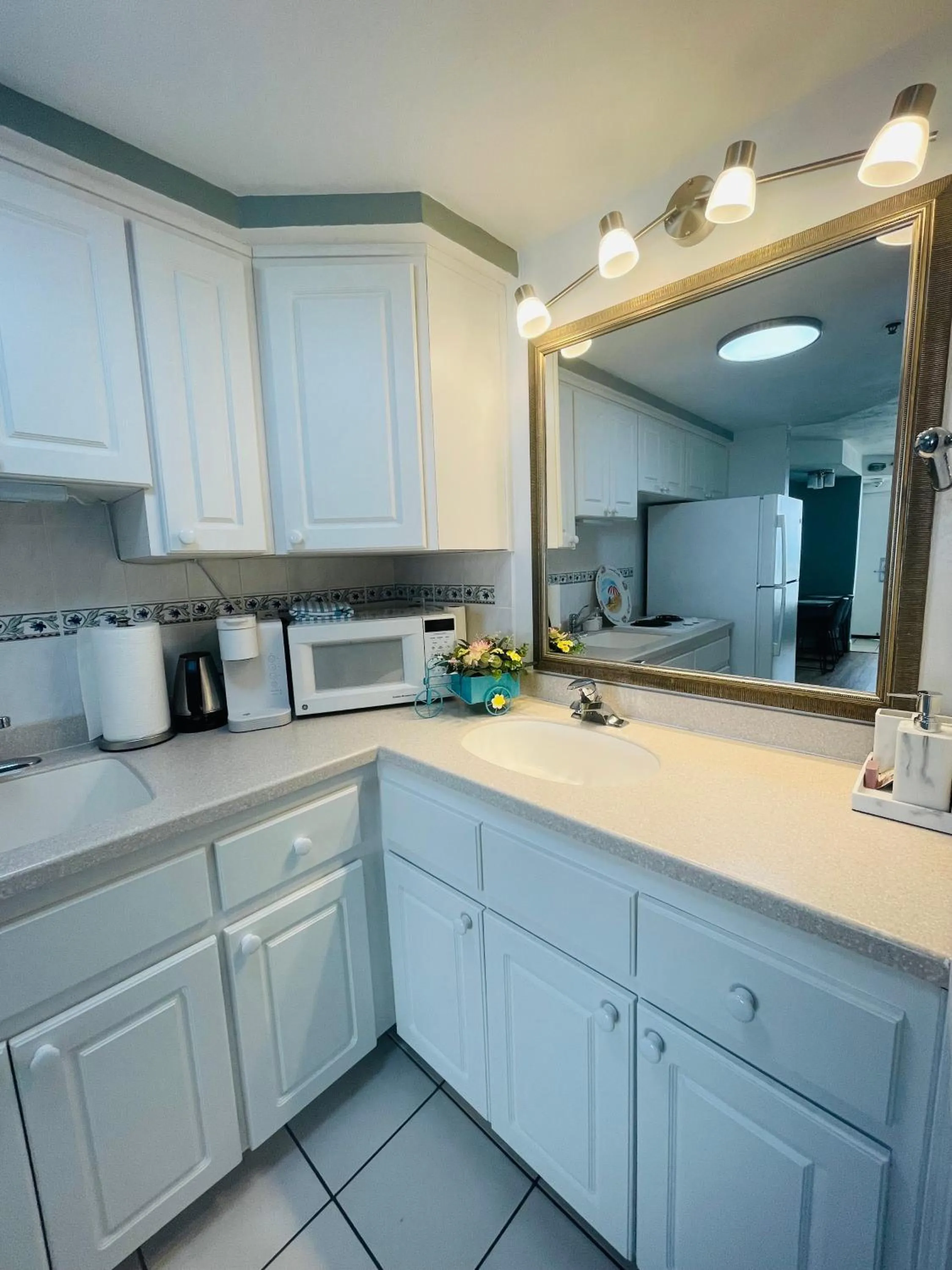 Kitchen or kitchenette in Daytona Beach Resort Oceanfront CondoStudio