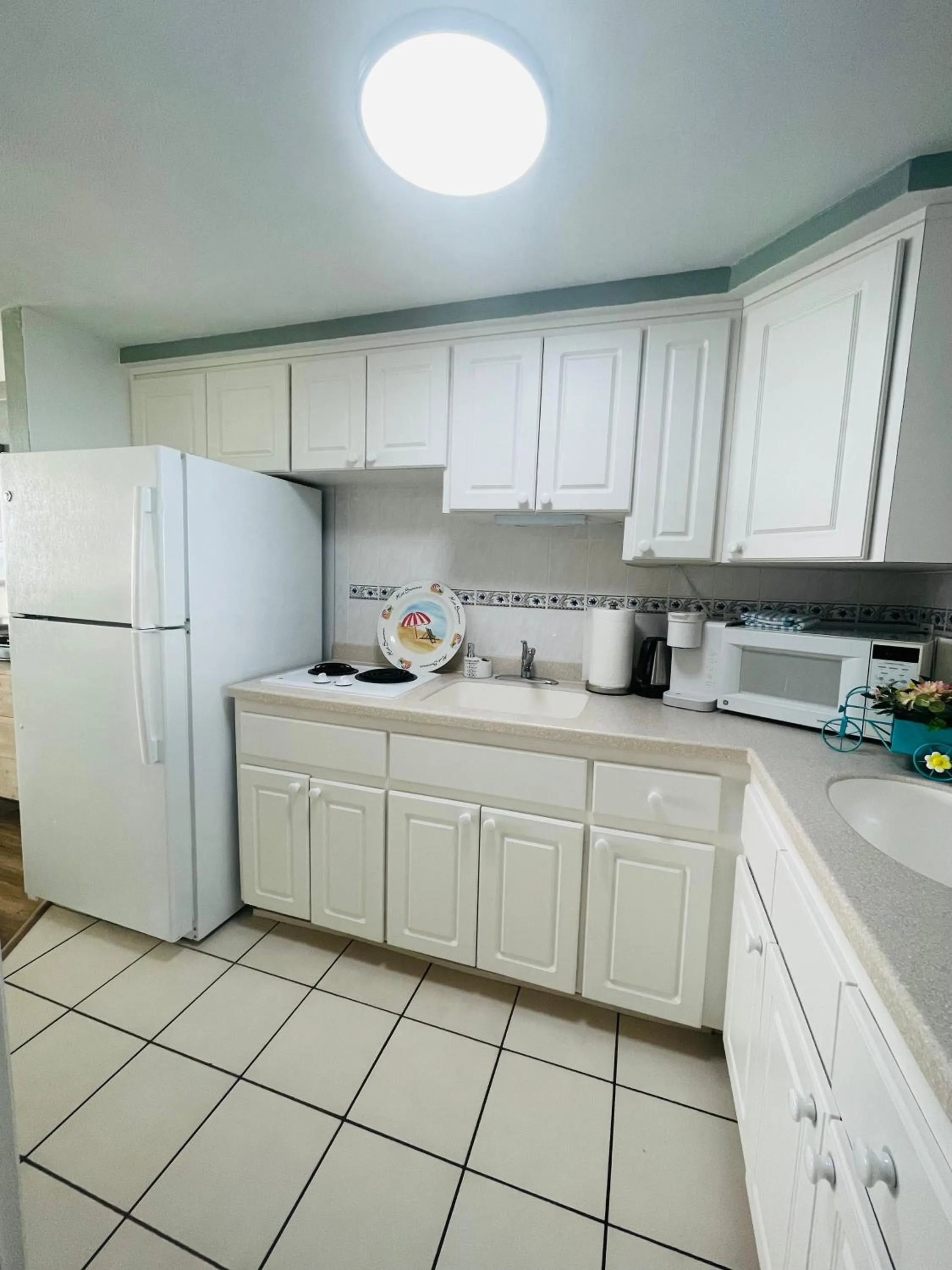 Kitchen or kitchenette in Daytona Beach Resort Oceanfront CondoStudio