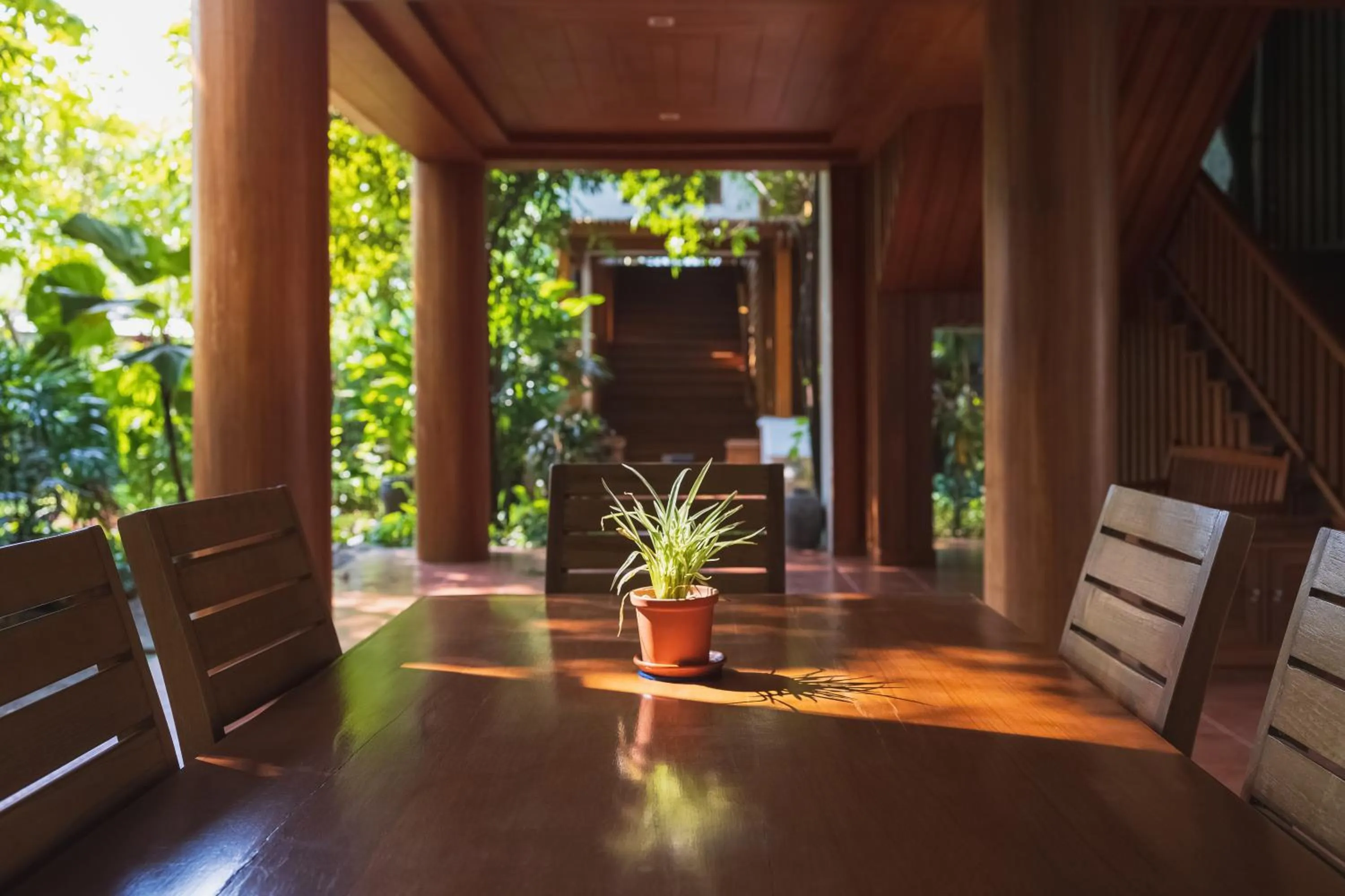 Restaurant/places to eat in Vanasin Residence