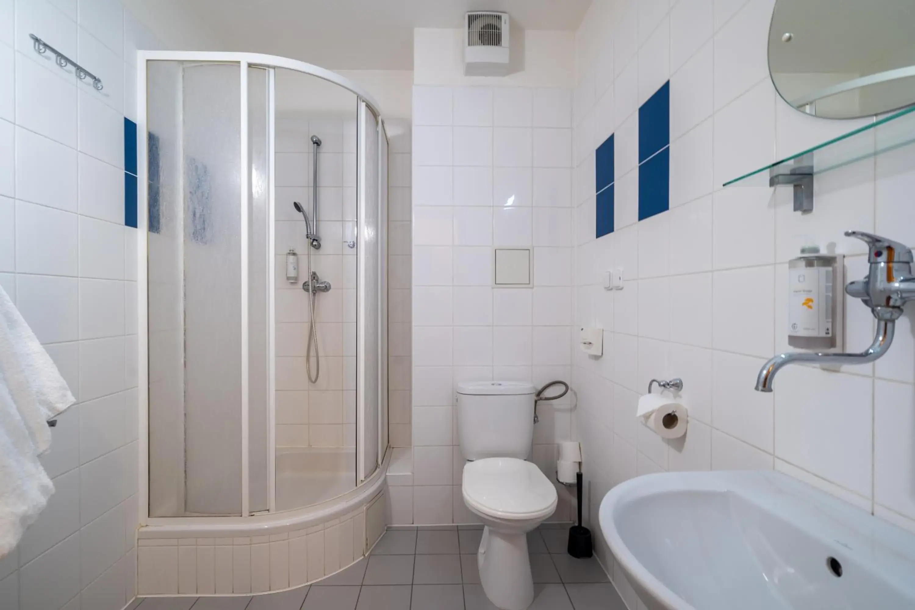 Basic Triple Room with Private Bathroom in Hotel Garni Orlova Basic Triple Room with Private Bathroom in Hotel Garni Orlova