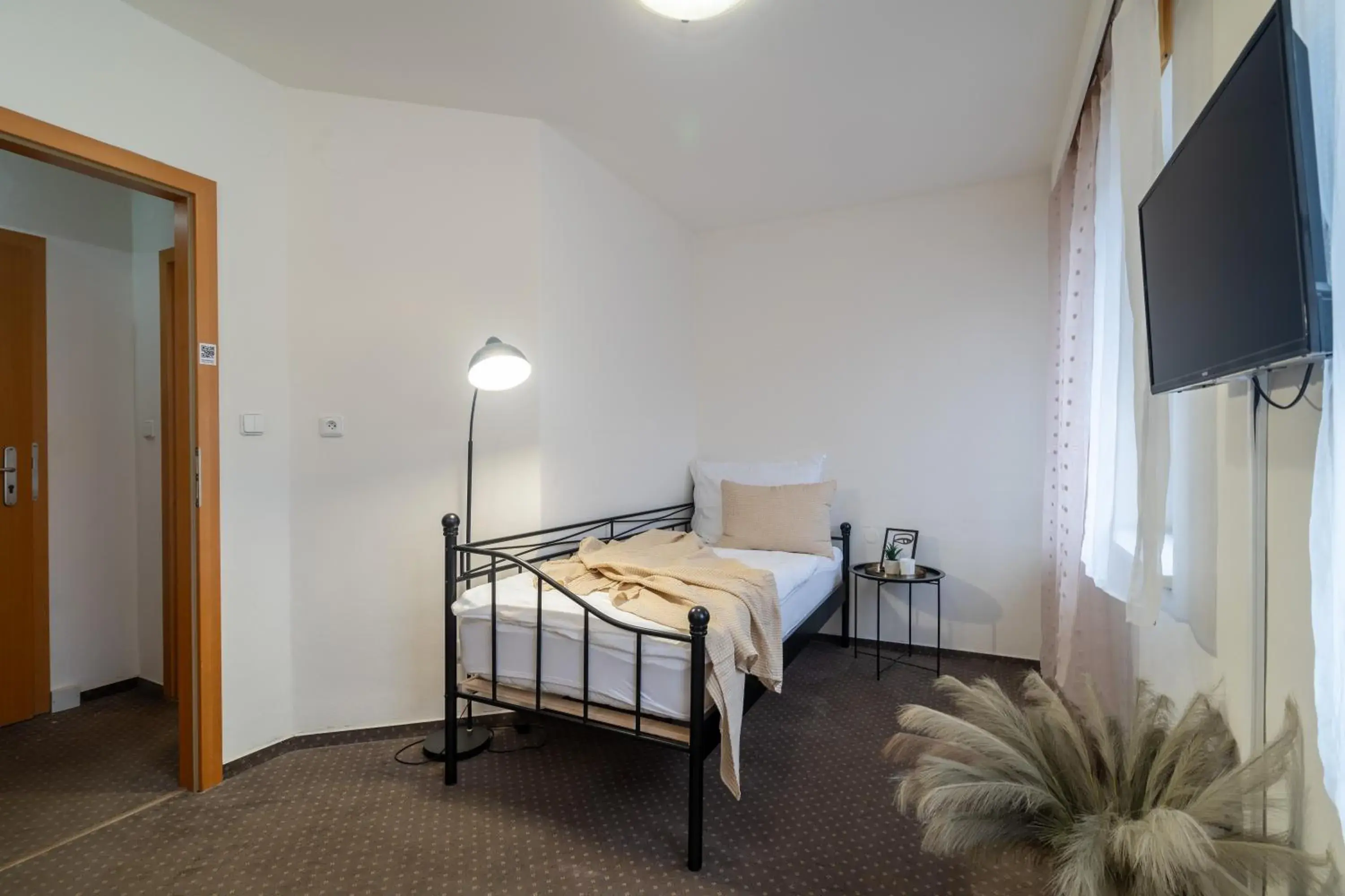 Comfort Single Room with Private Bathroom - single occupancy in Hotel Garni Orlova Comfort Single Room with Private Bathroom - single occupancy in Hotel Garni Orlova