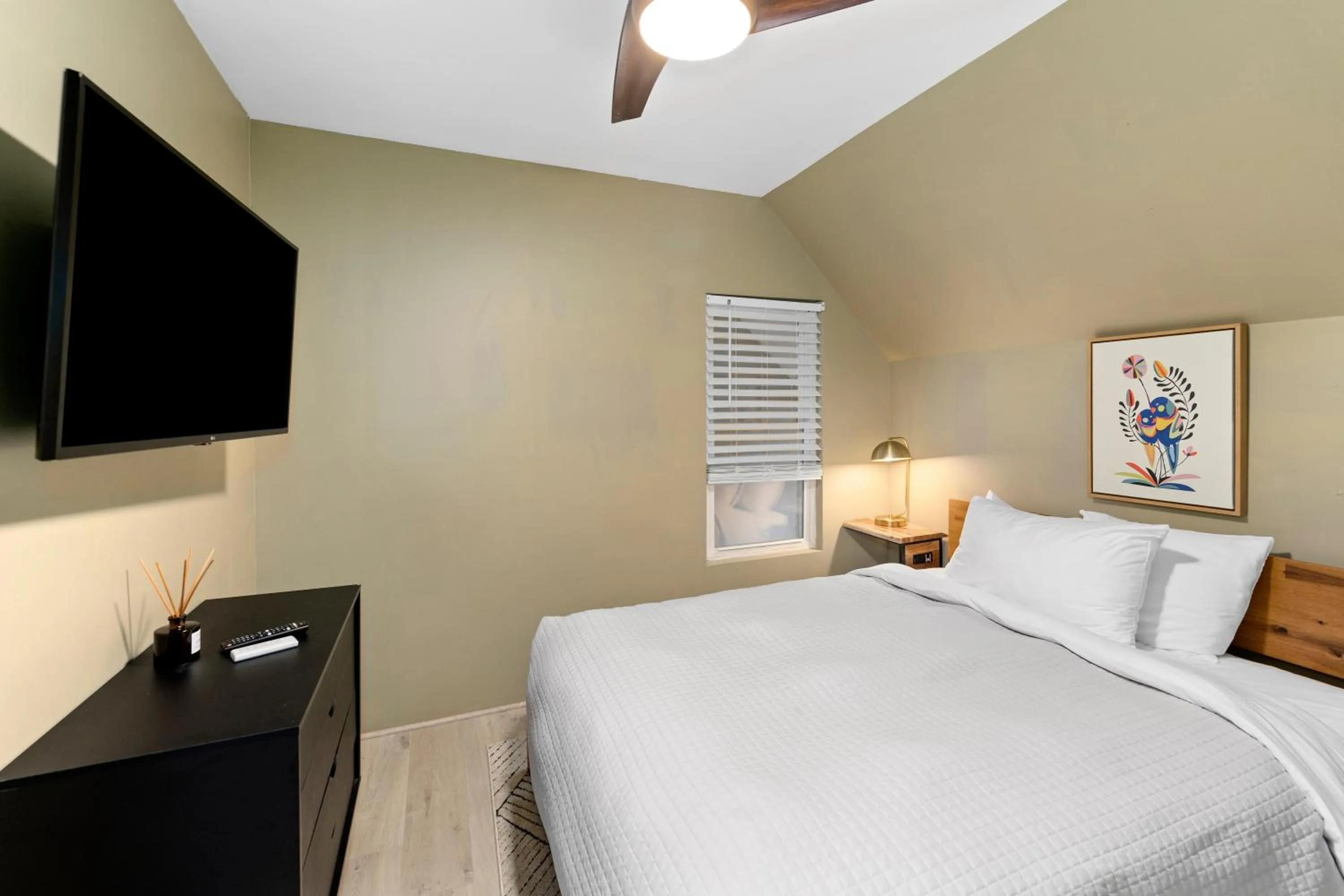 Bed in Modern Home &Cozy