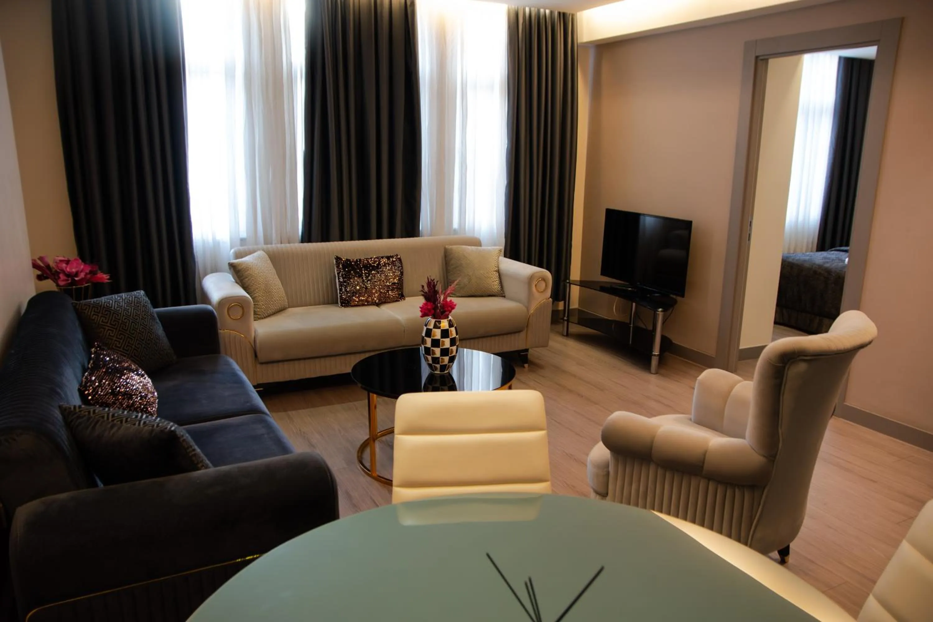 Communal lounge/ TV room in Star of İstanbul Residence