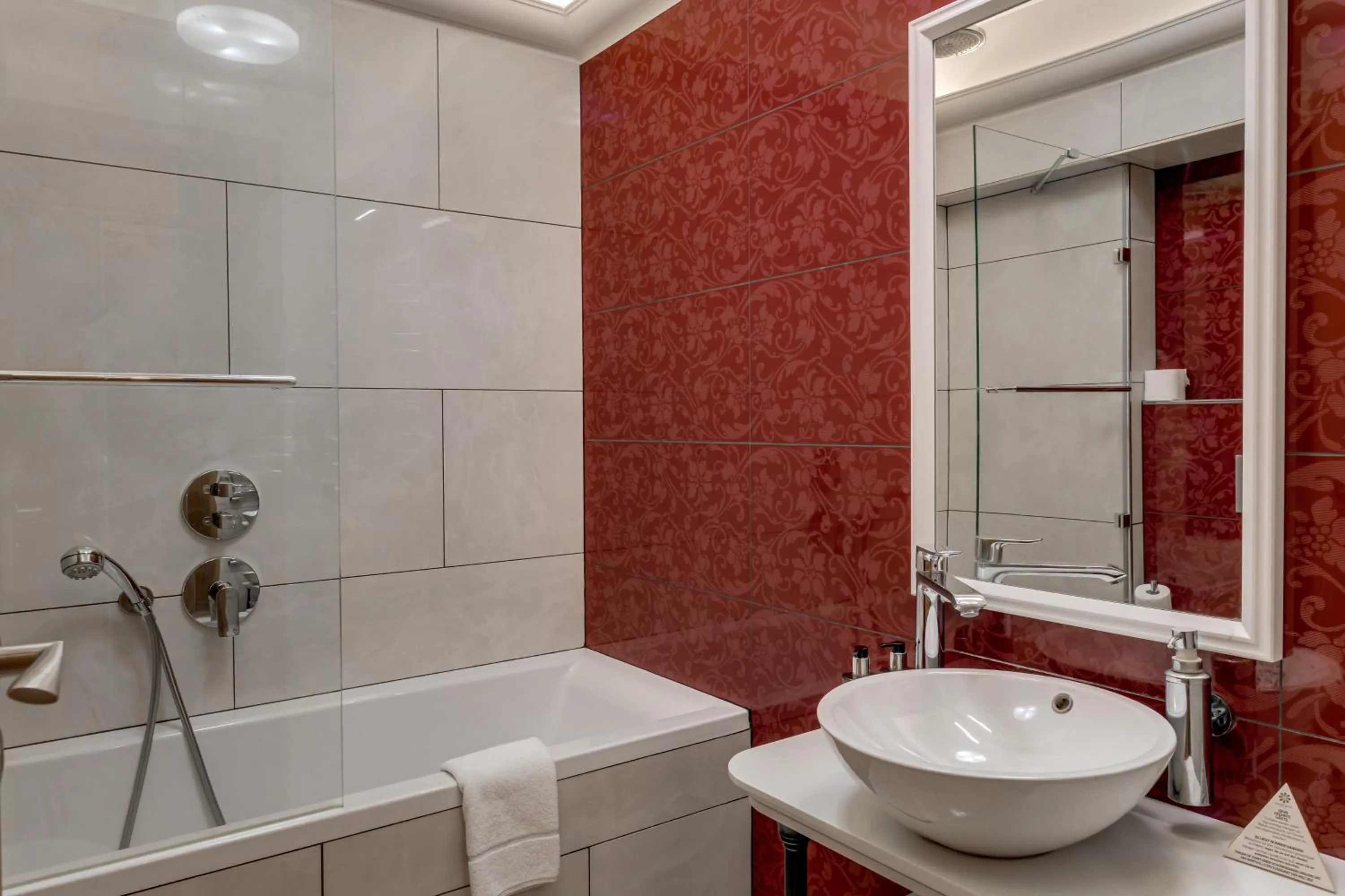 Bathroom in Louren - The Bridge Inn