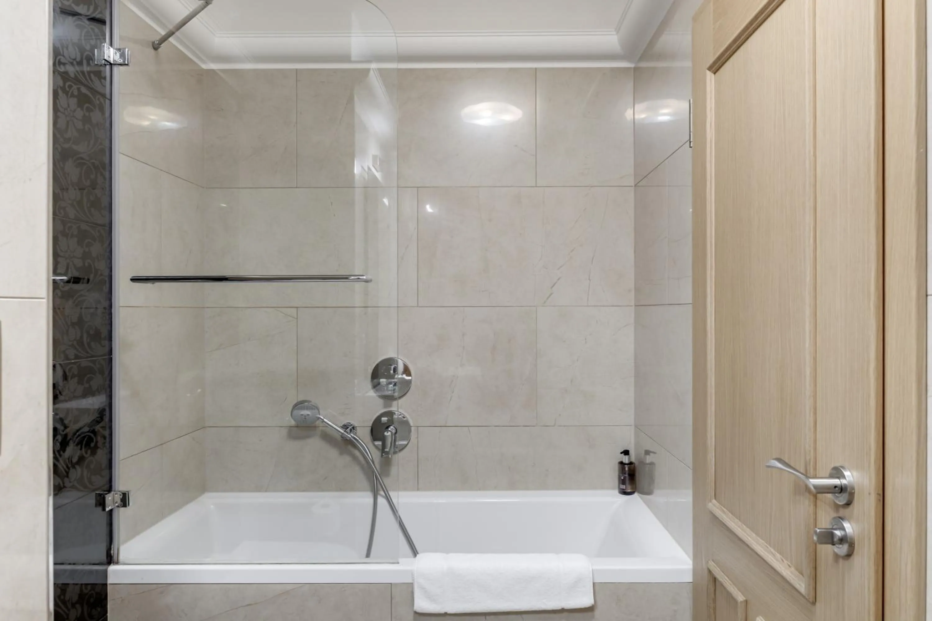 Bathroom in Louren - The Bridge Inn