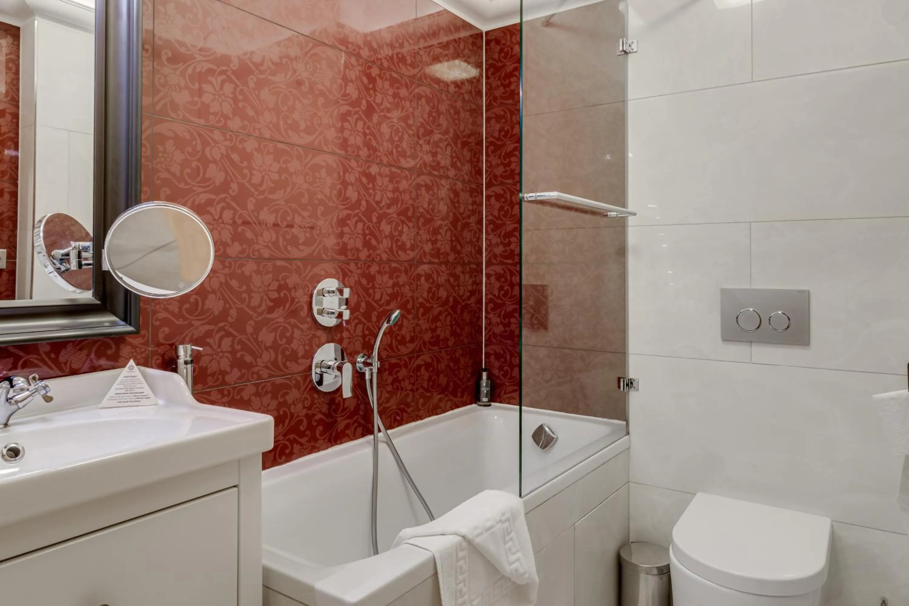 Bathroom in Louren - The Bridge Inn