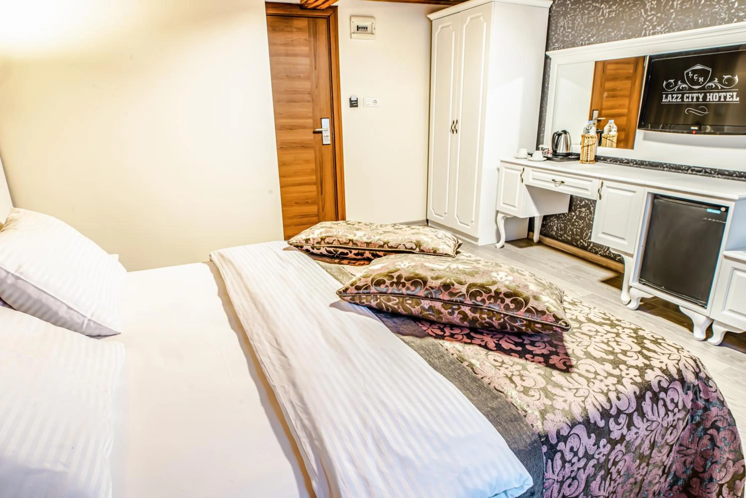 Bedroom, Bed in Lazz City Hotel