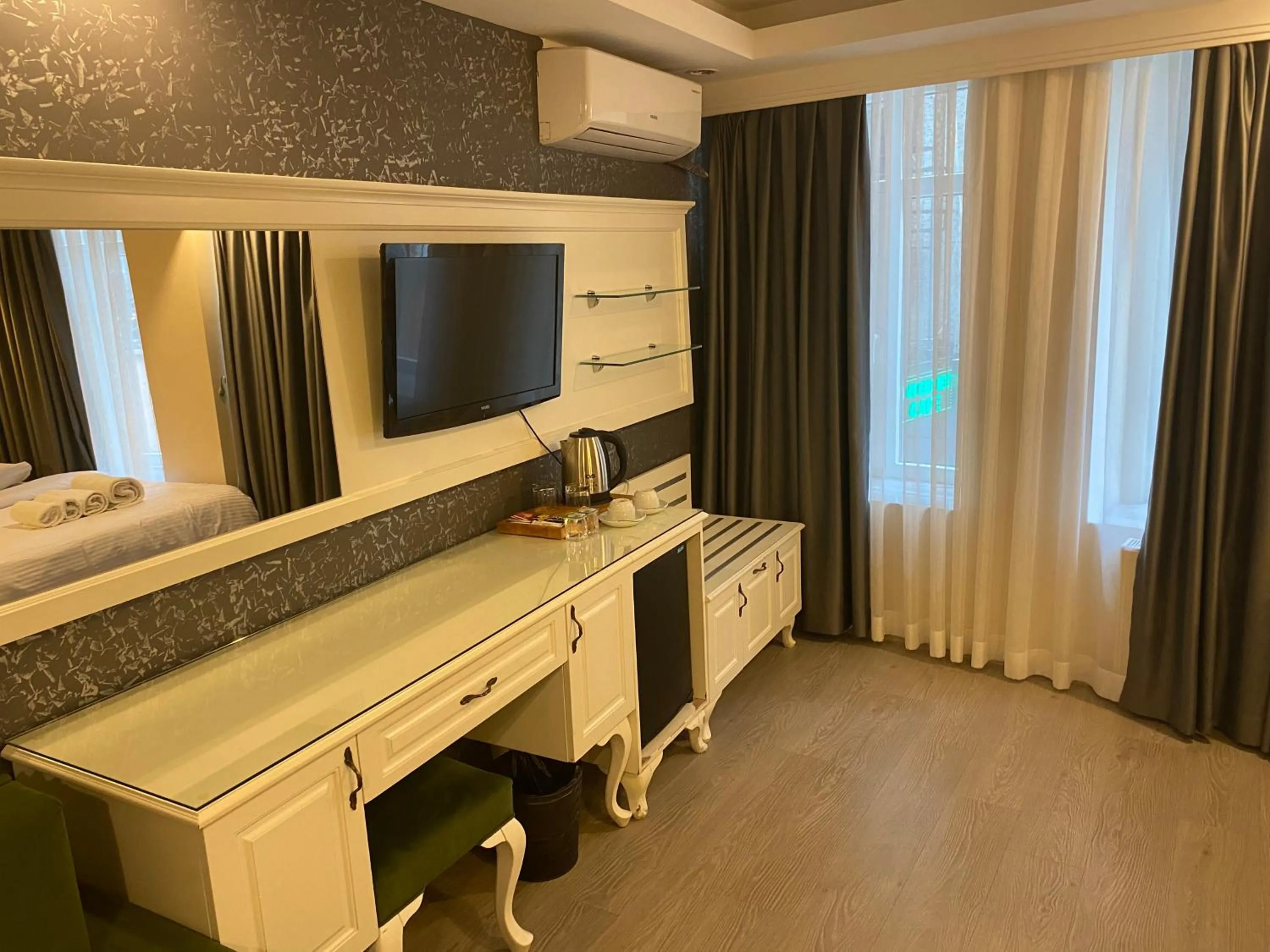 hair dresser in Lazz City Hotel