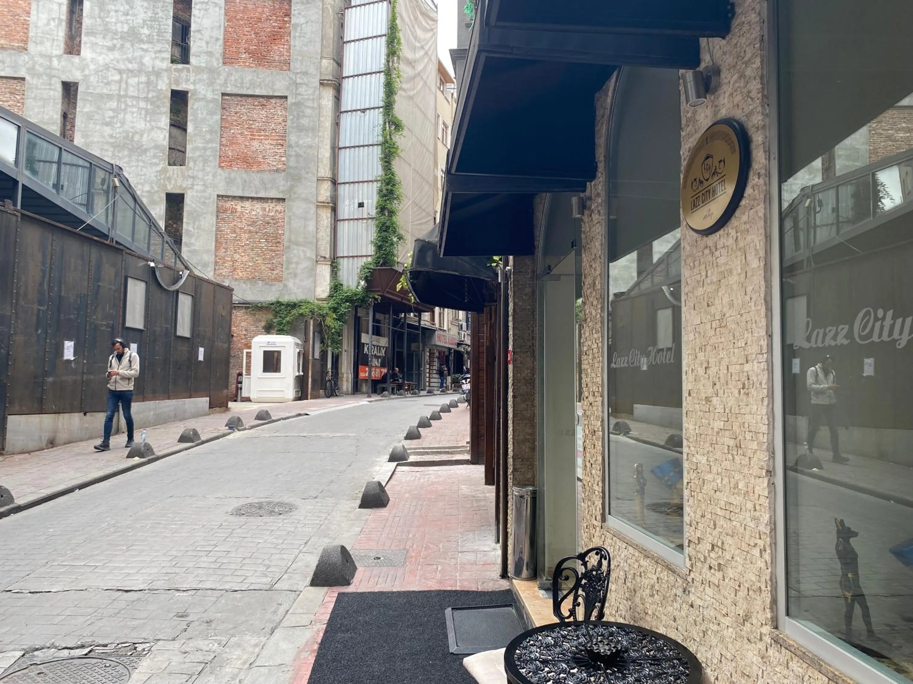 Neighbourhood in Lazz City Hotel