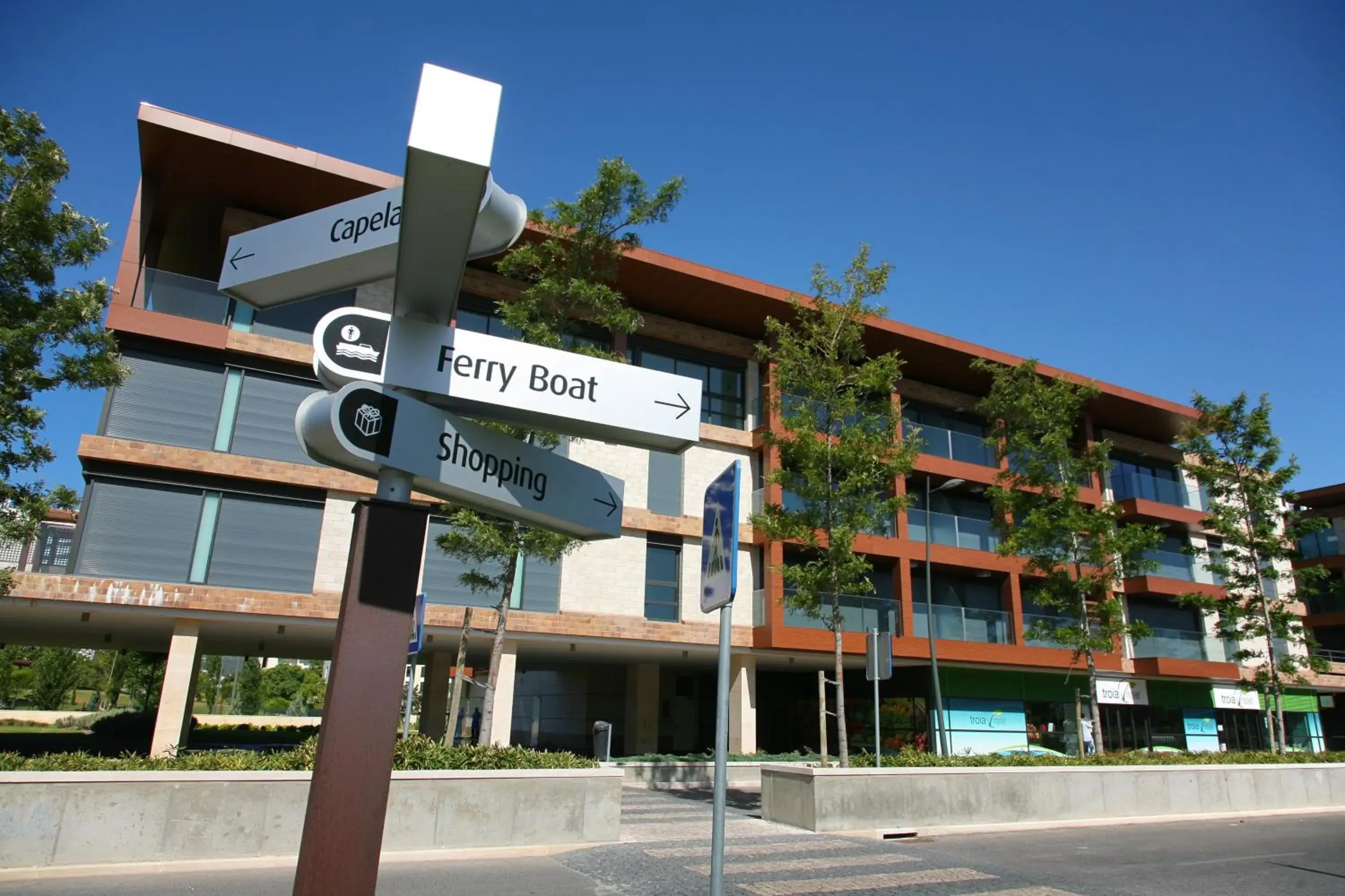 Facade/entrance in Troia Residence by The Editory - Apartamentos Ácala Facade/entrance in Troia Residence by The Editory - Apartamentos Ácala