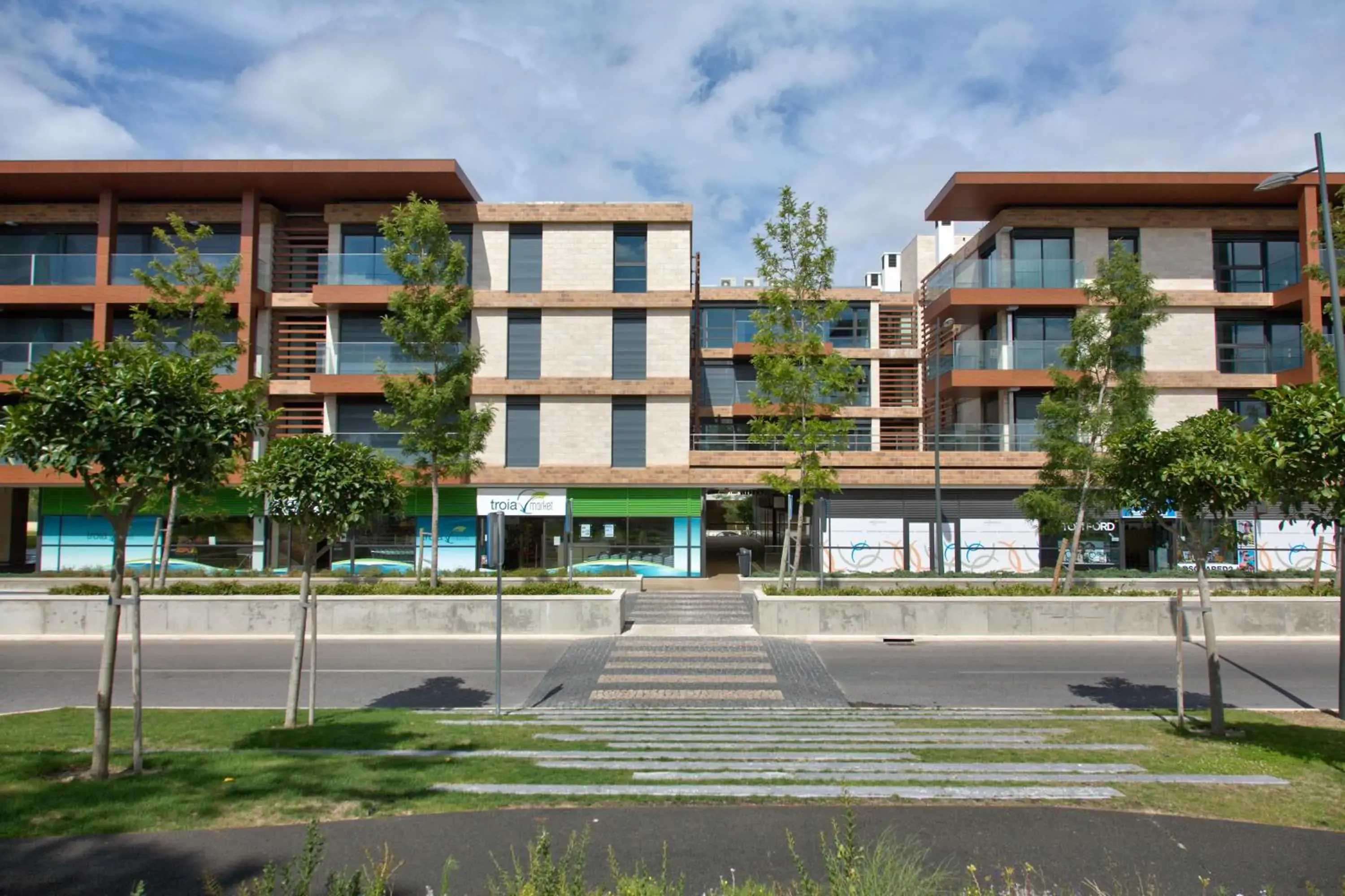 Facade/entrance in Troia Residence by The Editory - Apartamentos Ácala Facade/entrance in Troia Residence by The Editory - Apartamentos Ácala