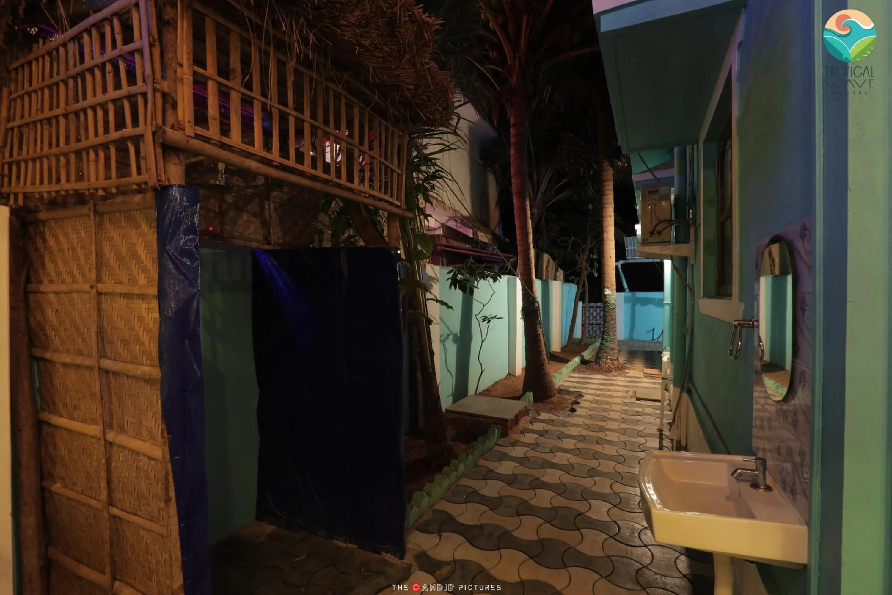 Night in Tropical Wave Hostel Morjim Goa