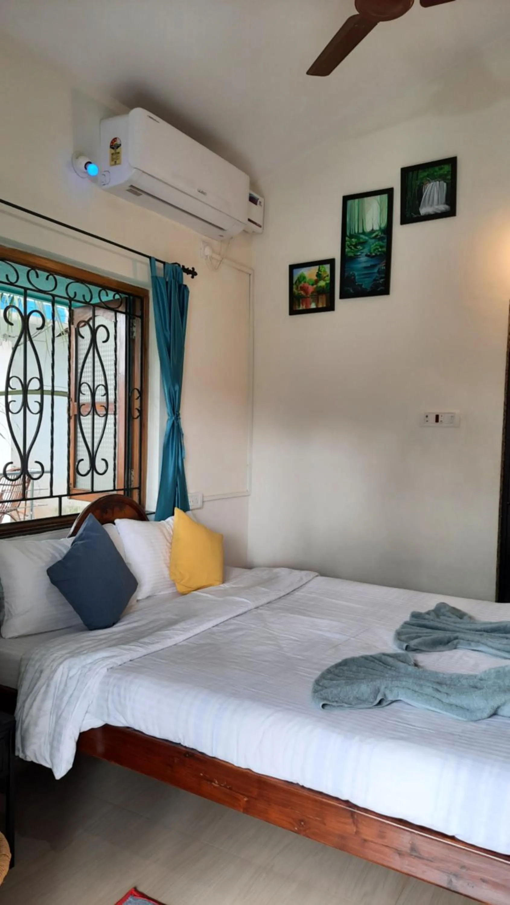 Bed in Tropical Wave Hostel Morjim Goa