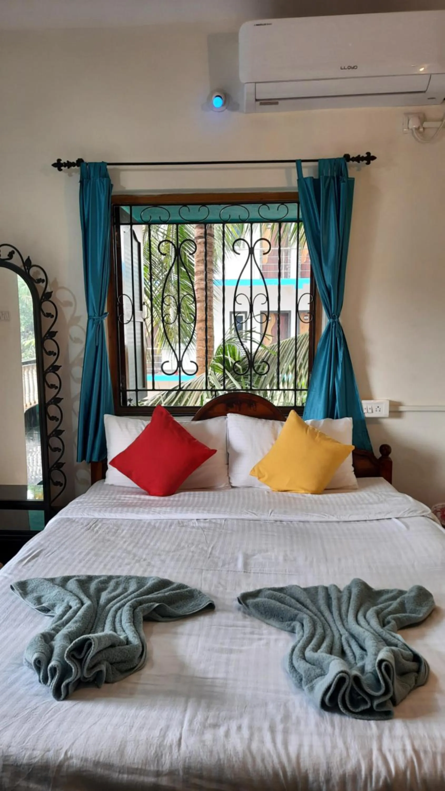 Bed in Tropical Wave Hostel Morjim Goa