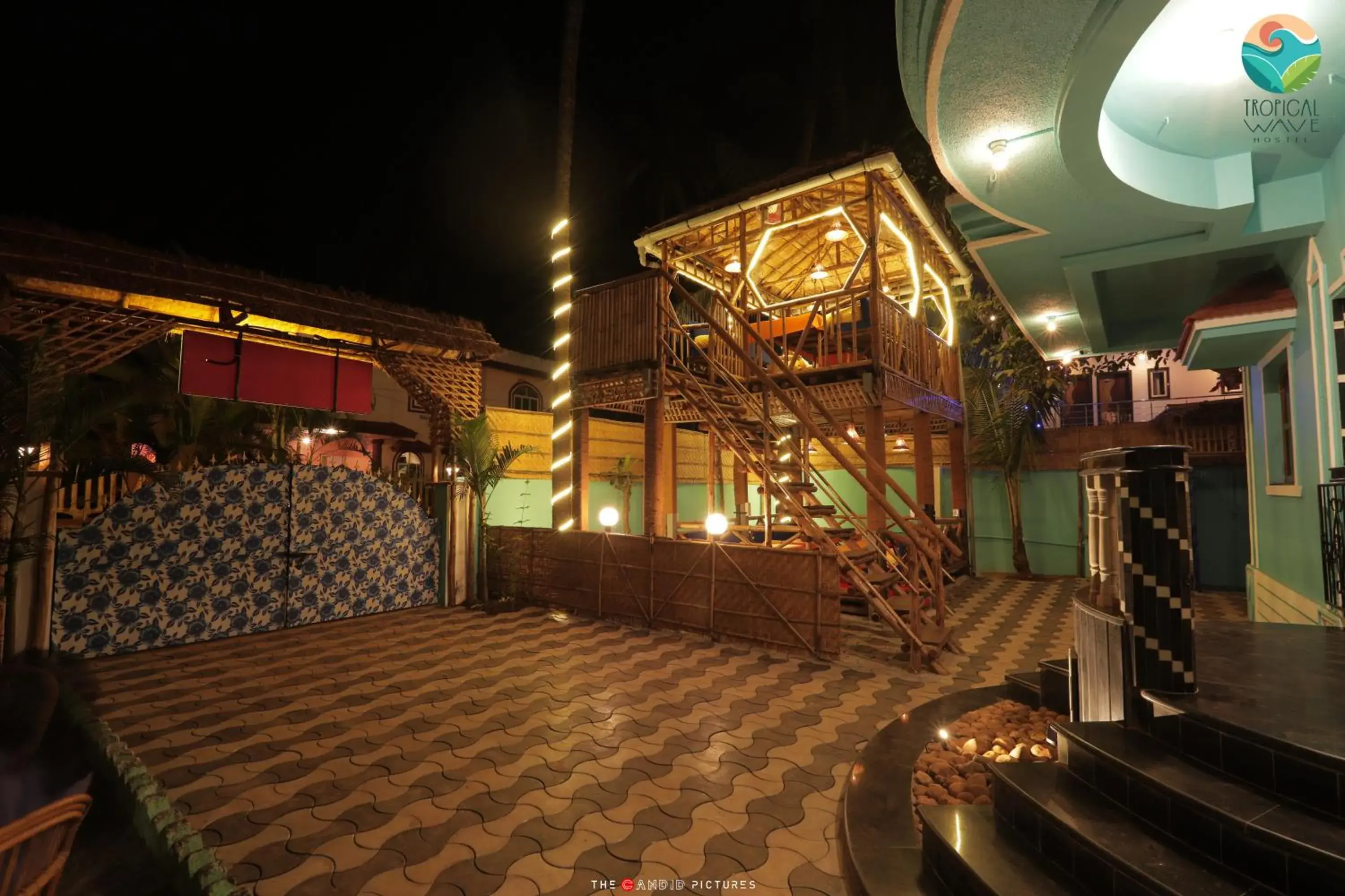 Restaurant/places to eat in Tropical Wave Hostel Morjim Goa Restaurant/places to eat in Tropical Wave Hostel Morjim Goa