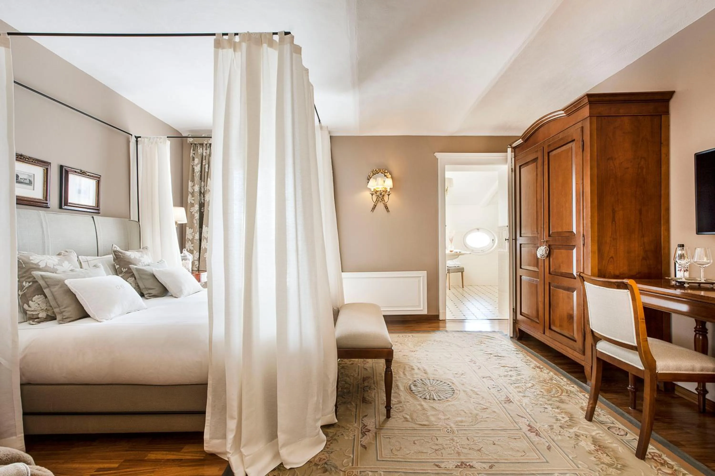 Bedroom, Bed in Corte Gondina Boutique Hotel
