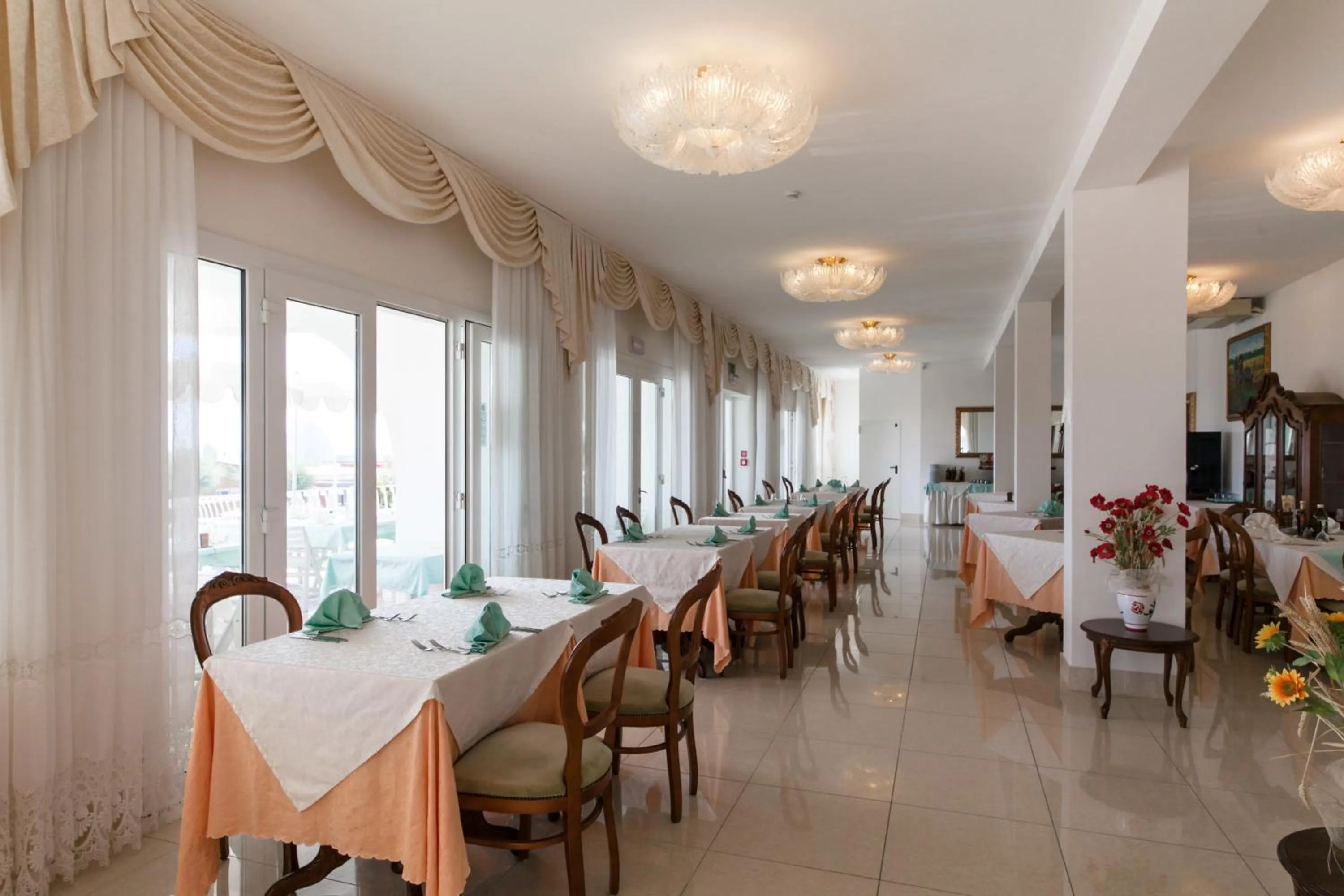 Restaurant/places to eat in Hotel Dea