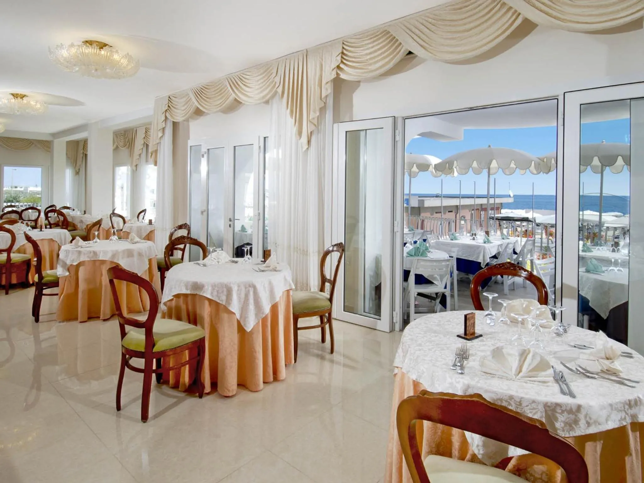 Dining area in Hotel Dea