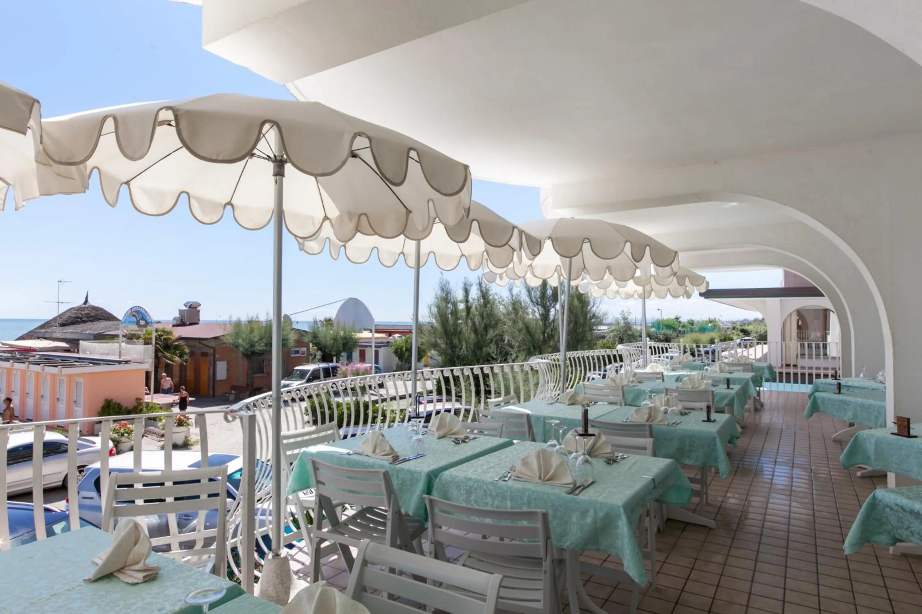 Restaurant/places to eat in Hotel Dea