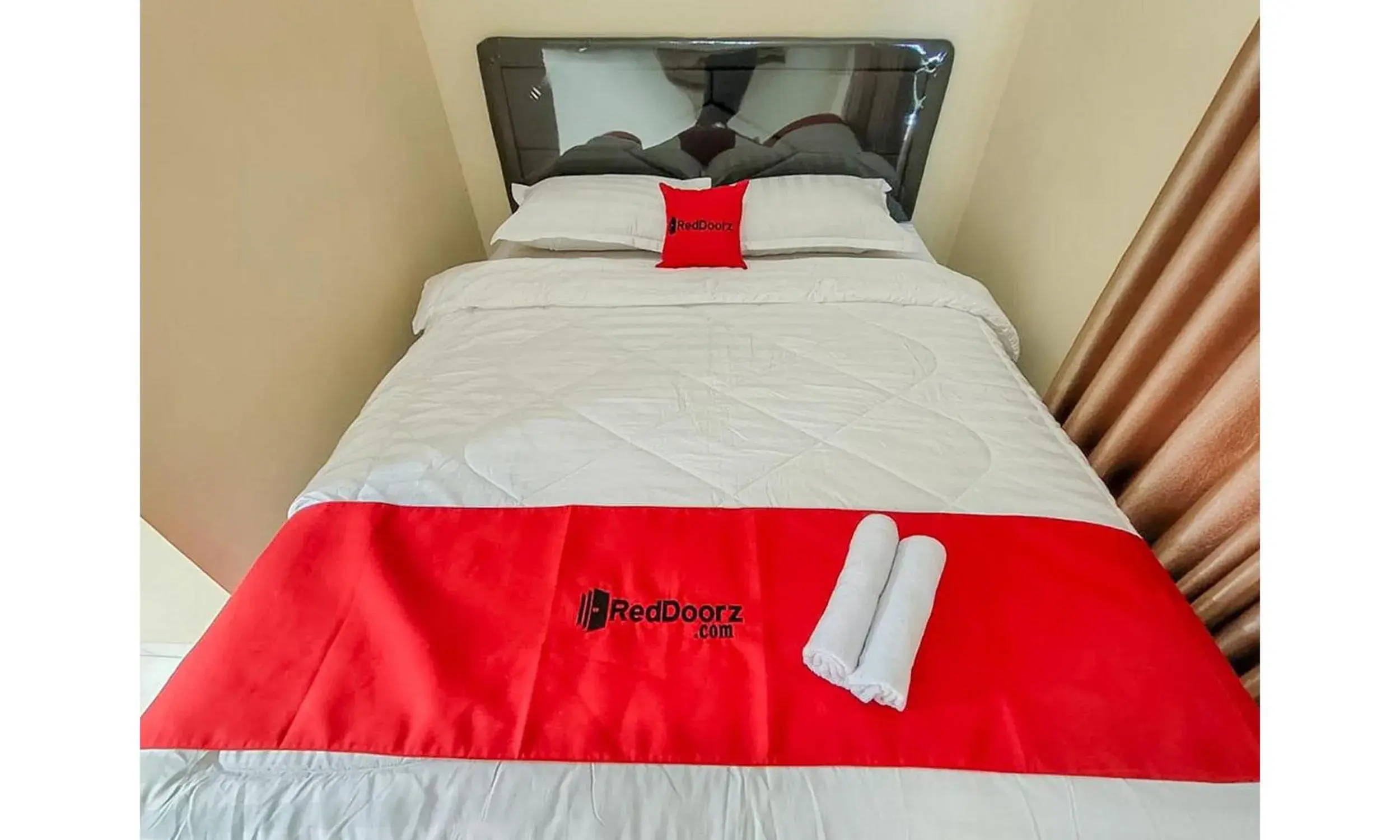 Bed in RedDoorz near BNS Batu Bed in RedDoorz near BNS Batu