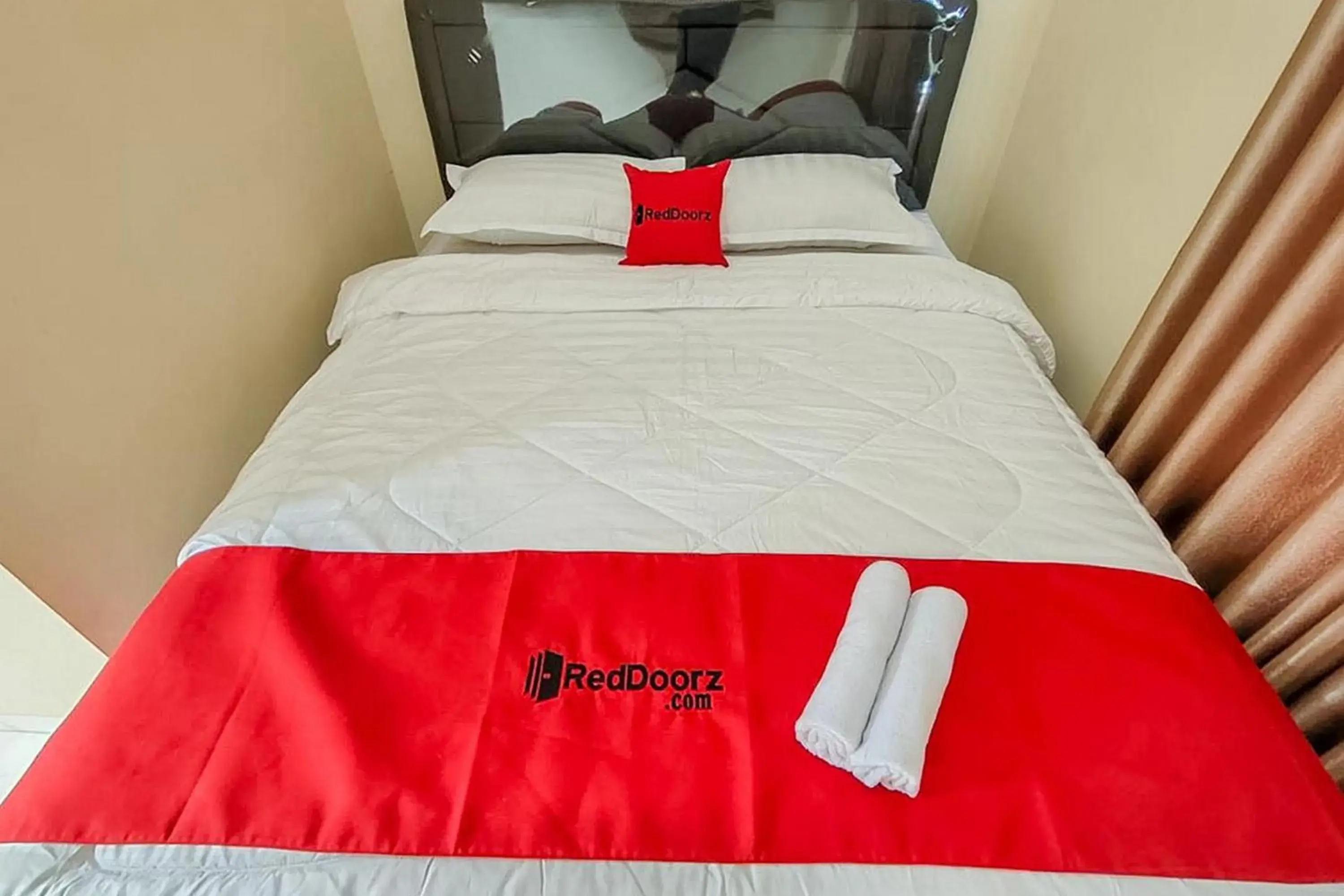 Bed in RedDoorz near BNS Batu Bed in RedDoorz near BNS Batu