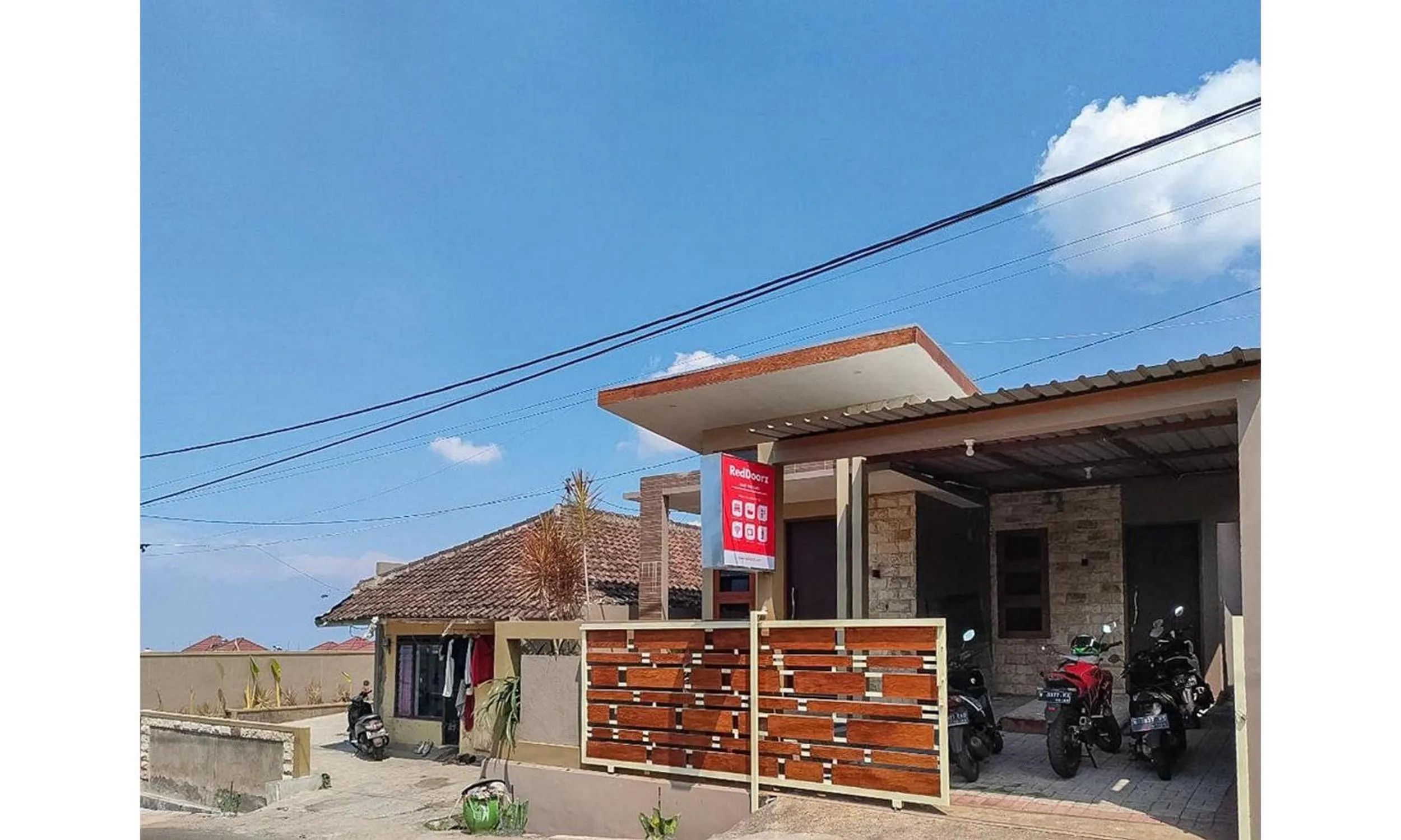 RedDoorz near BNS Batu