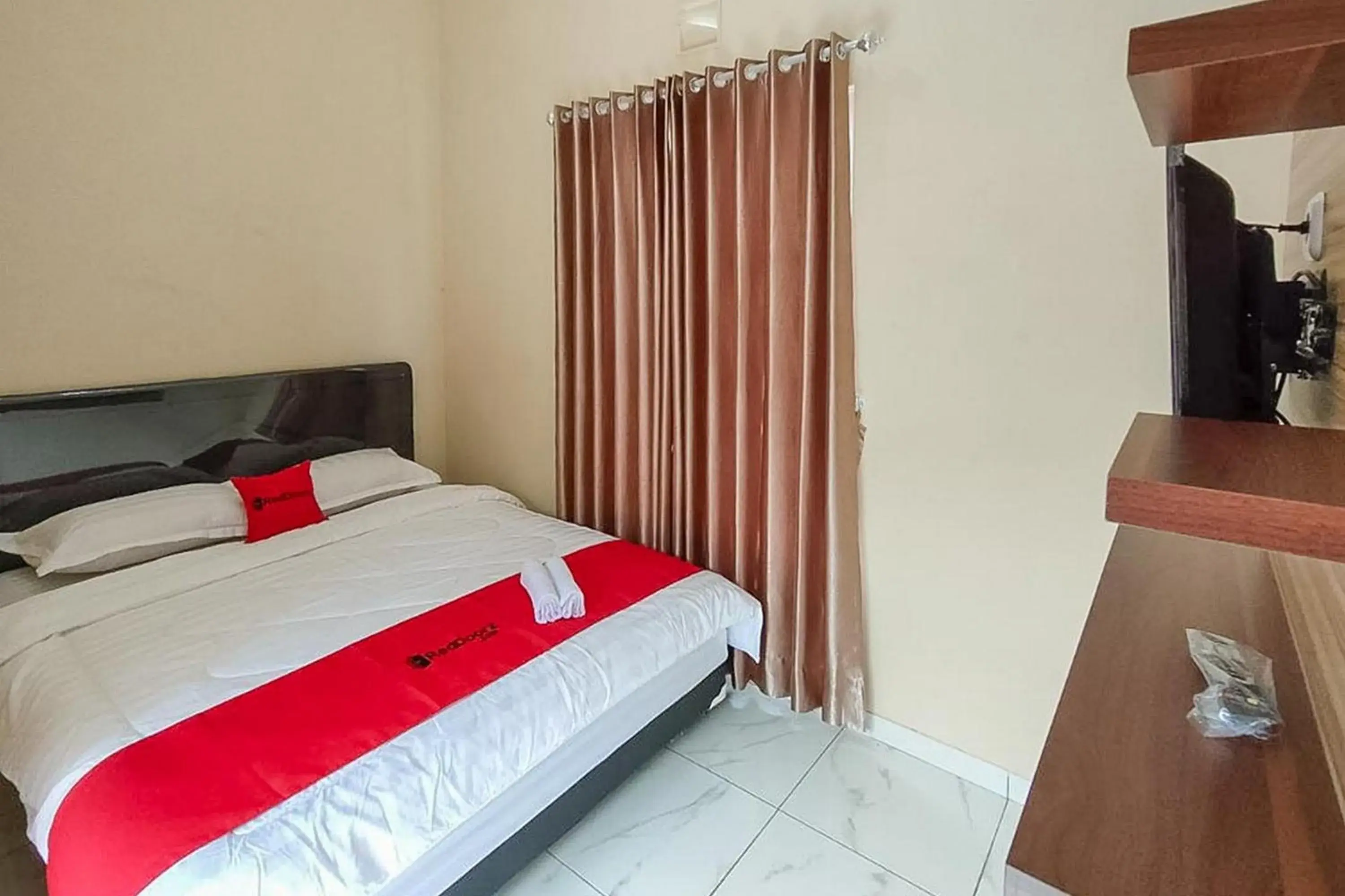 Bed in RedDoorz near BNS Batu Bed in RedDoorz near BNS Batu