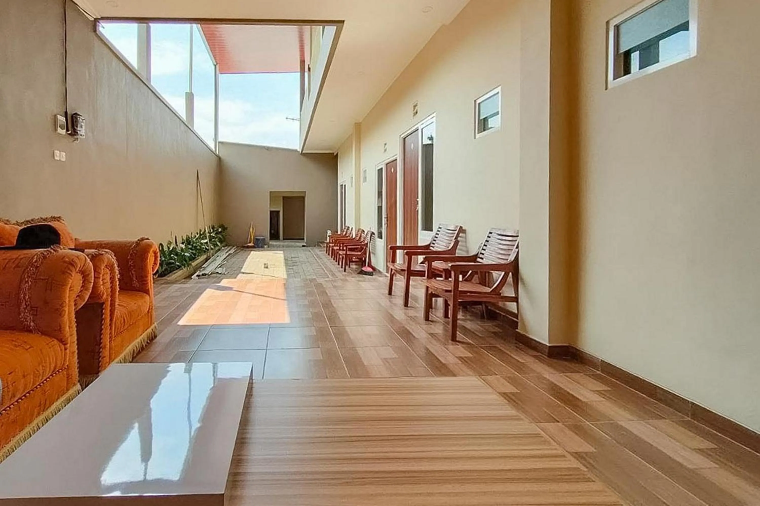 RedDoorz near BNS Batu