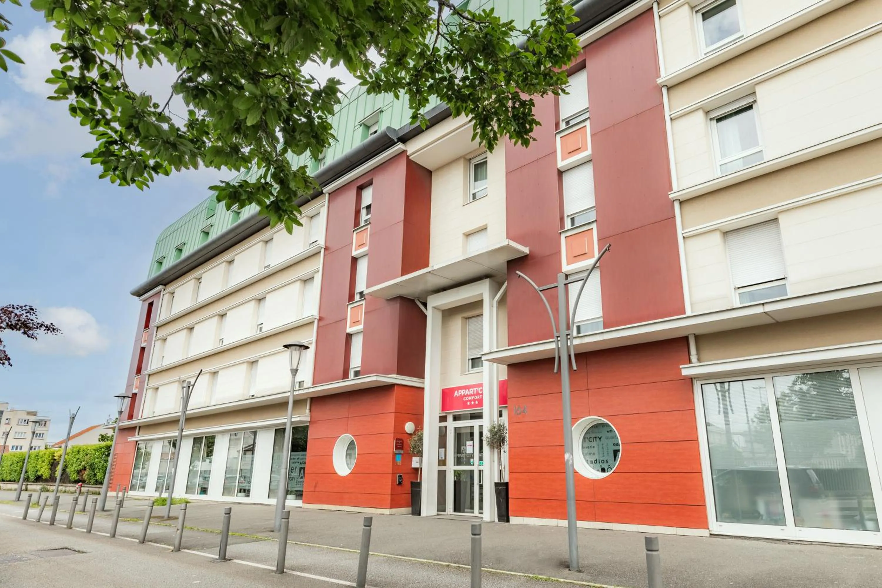 Facade/entrance in Appart’City Confort Le Bourget - Aéroport
