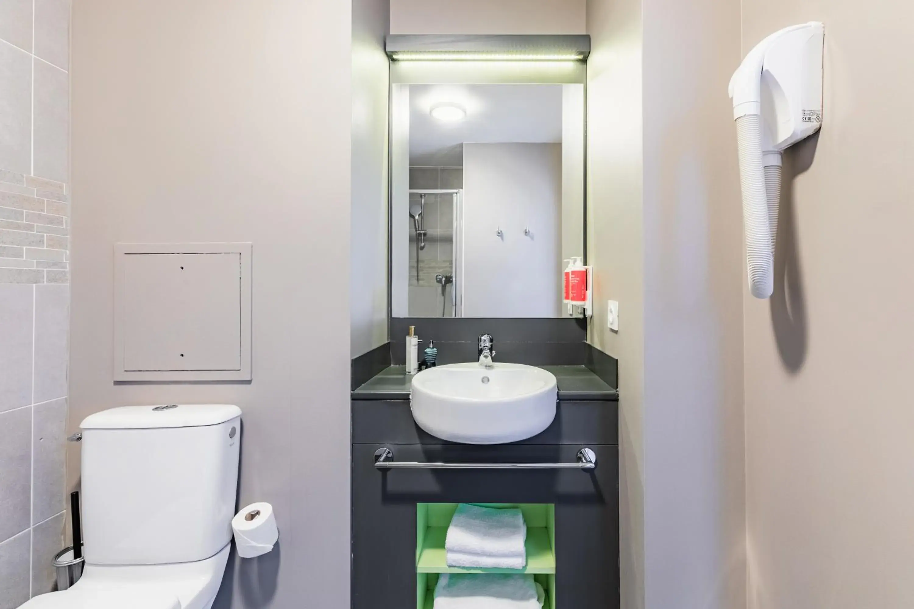 Bathroom in Appart’City Confort Le Bourget - Aéroport Bathroom in Appart’City Confort Le Bourget - Aéroport