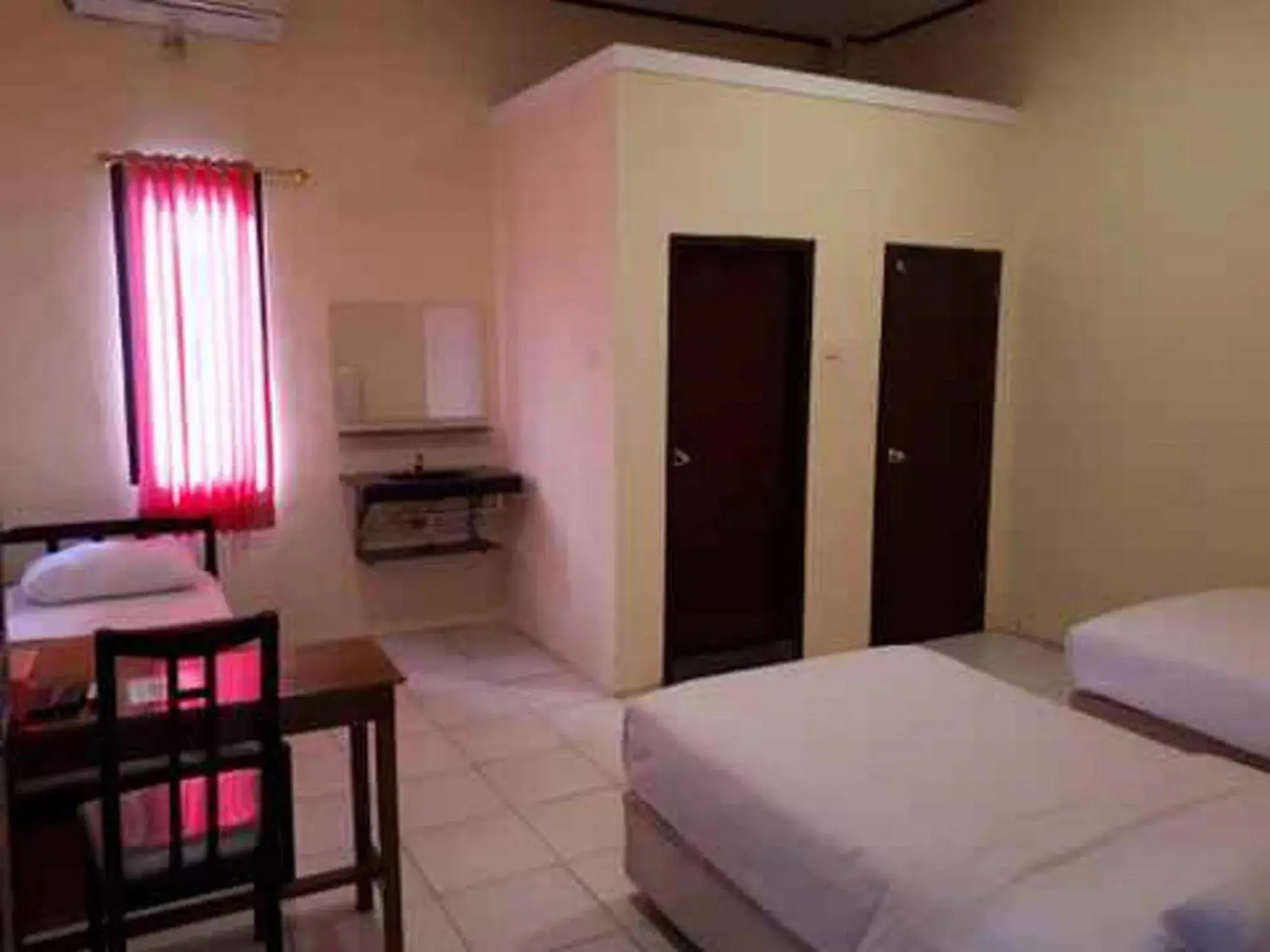 Bed in RedDoorz at Hotel Rumberpon Sorong Bed in RedDoorz at Hotel Rumberpon Sorong
