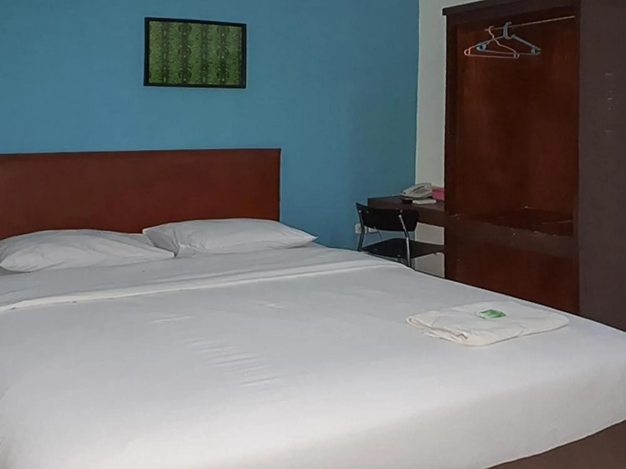 Bed in RedDoorz at Hotel Rumberpon Sorong Bed in RedDoorz at Hotel Rumberpon Sorong