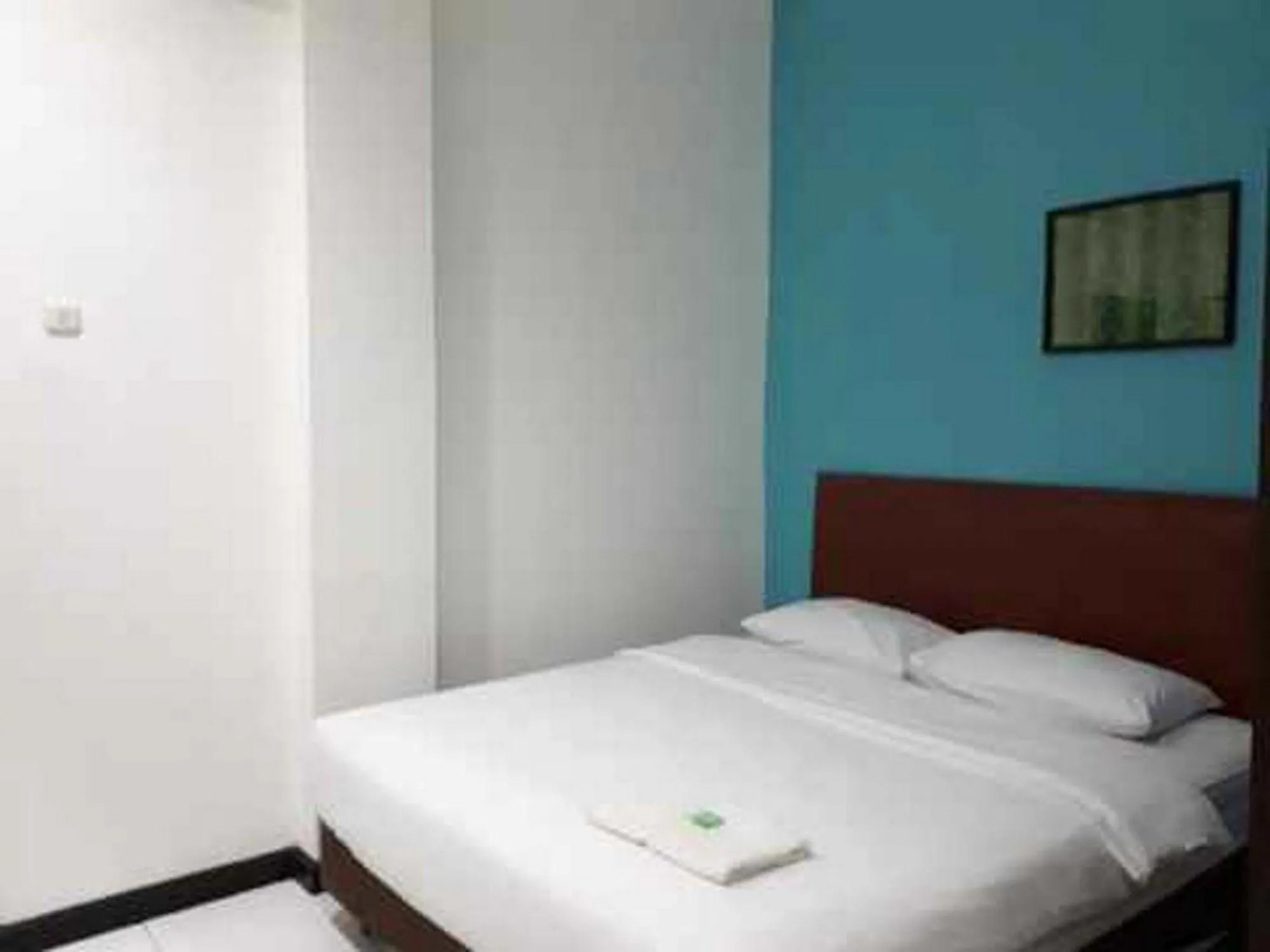 Bed in RedDoorz at Hotel Rumberpon Sorong