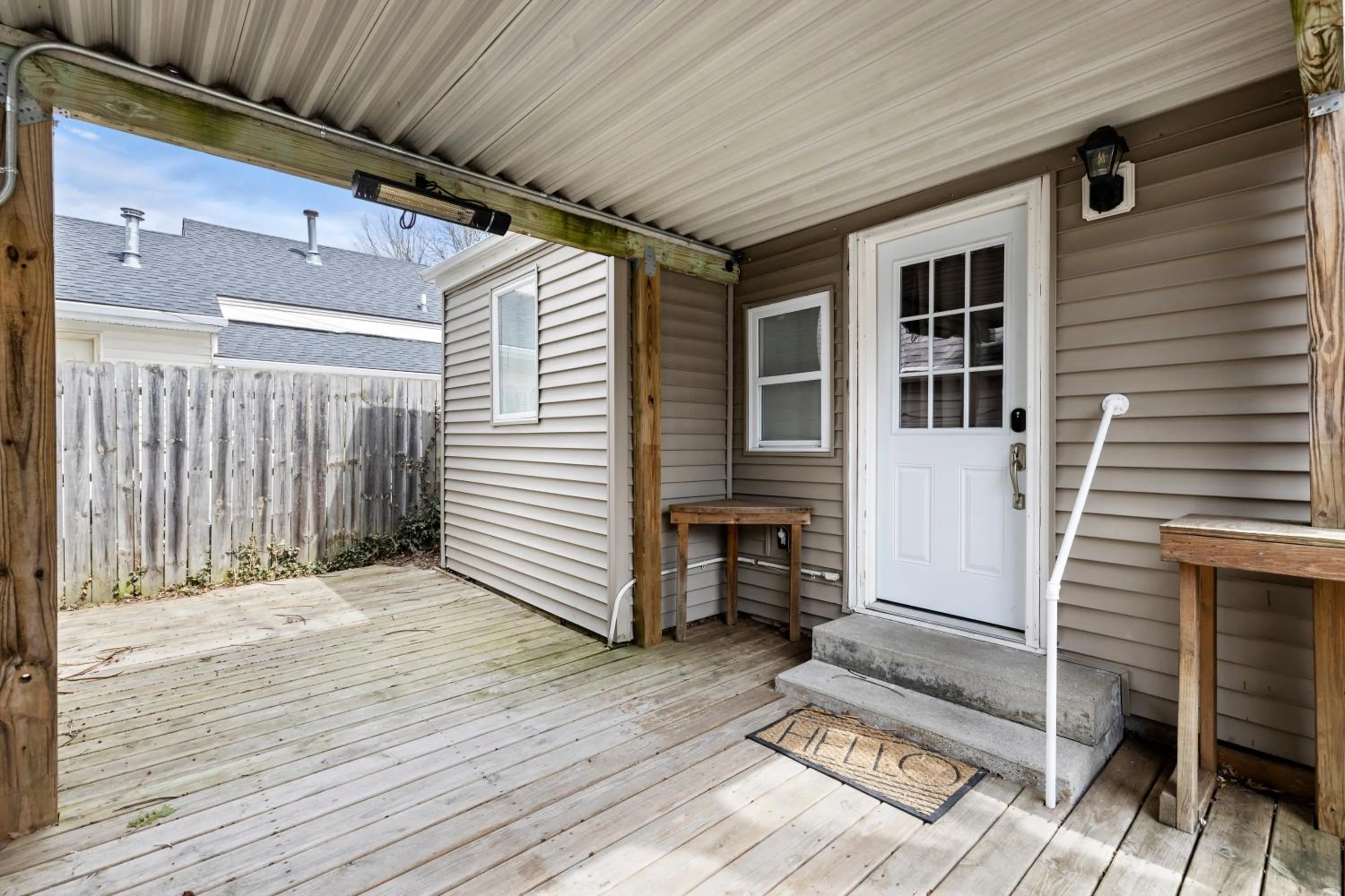 Patio in Perfect Location Walk to MSU Campus High End Mattresses Fast Wi-Fi