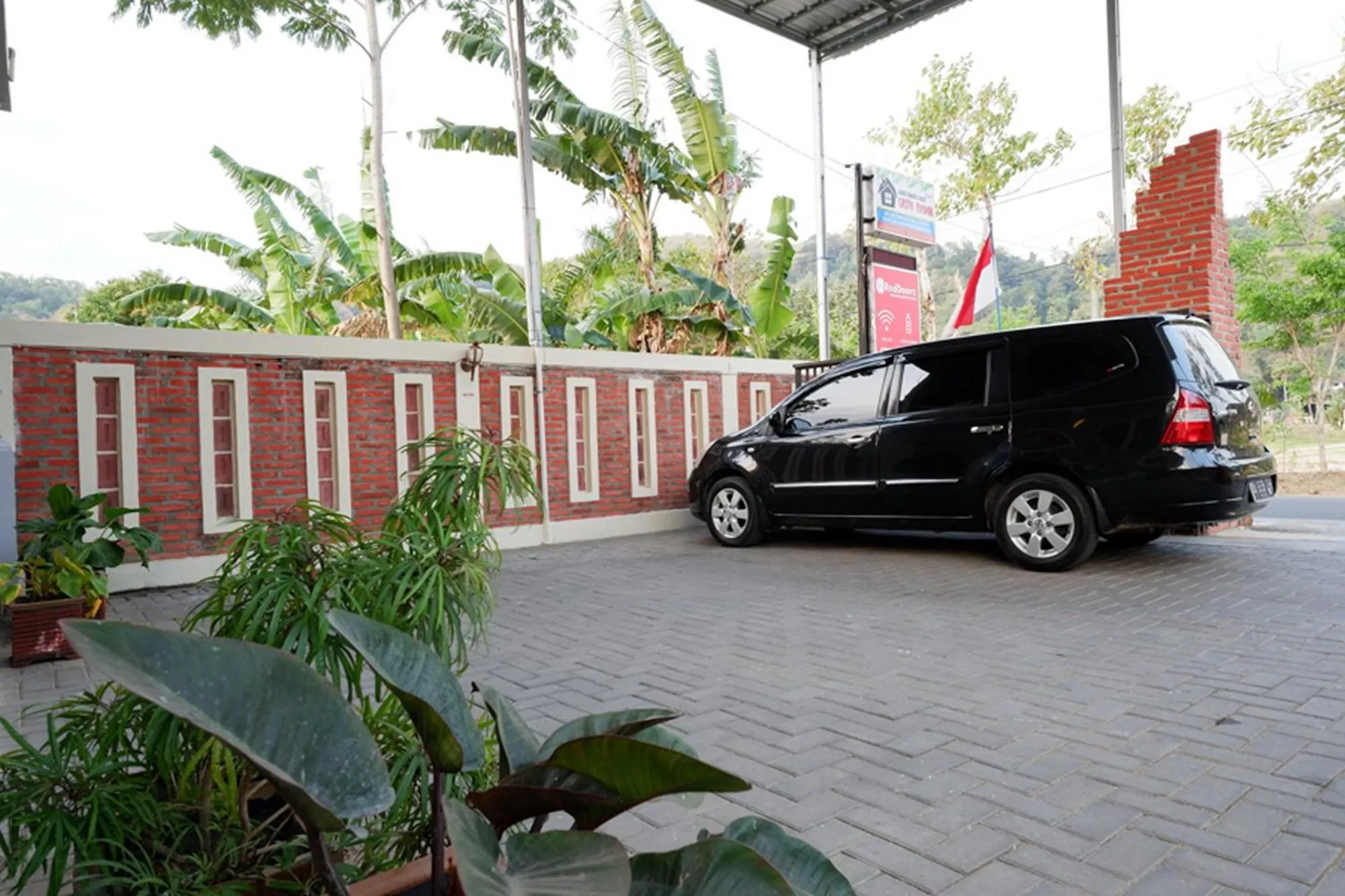 RedDoorz Syariah near Alun Alun Pacitan 2