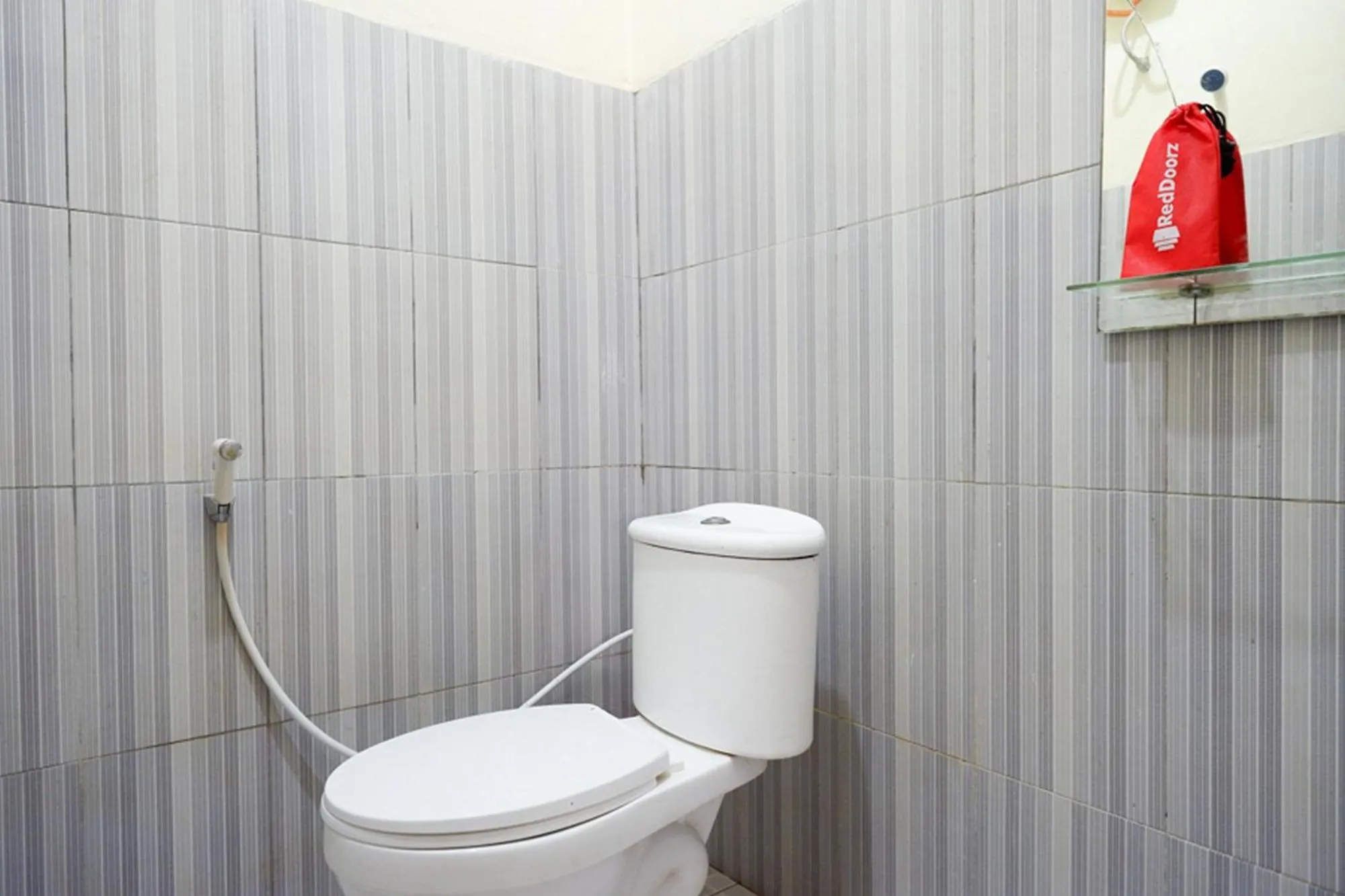 RedDoorz Syariah near Alun Alun Pacitan 2