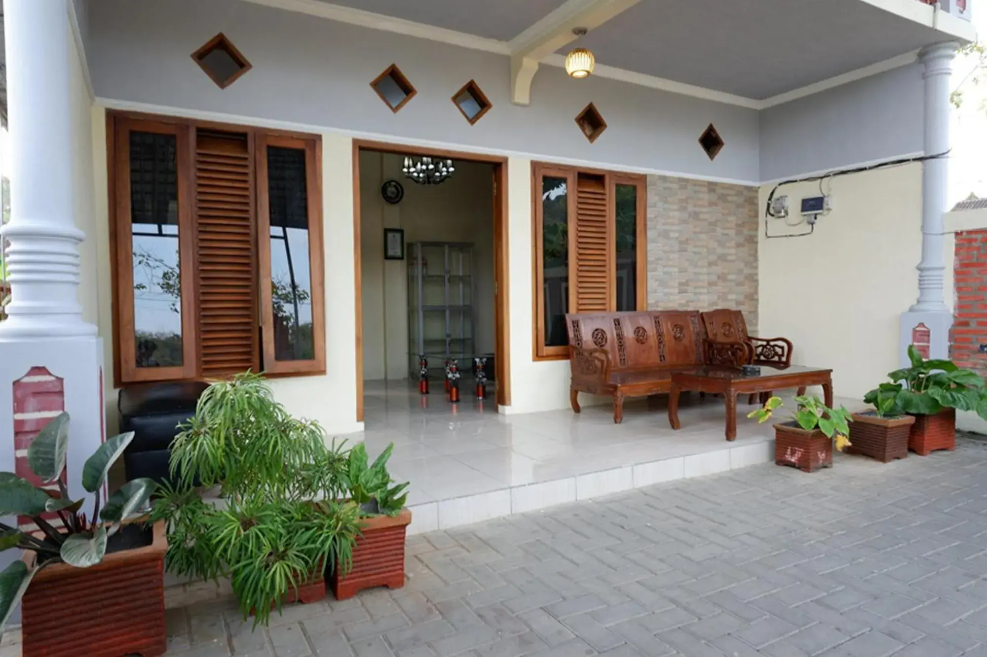 Property building in RedDoorz Syariah near Alun Alun Pacitan 2 Property building in RedDoorz Syariah near Alun Alun Pacitan 2