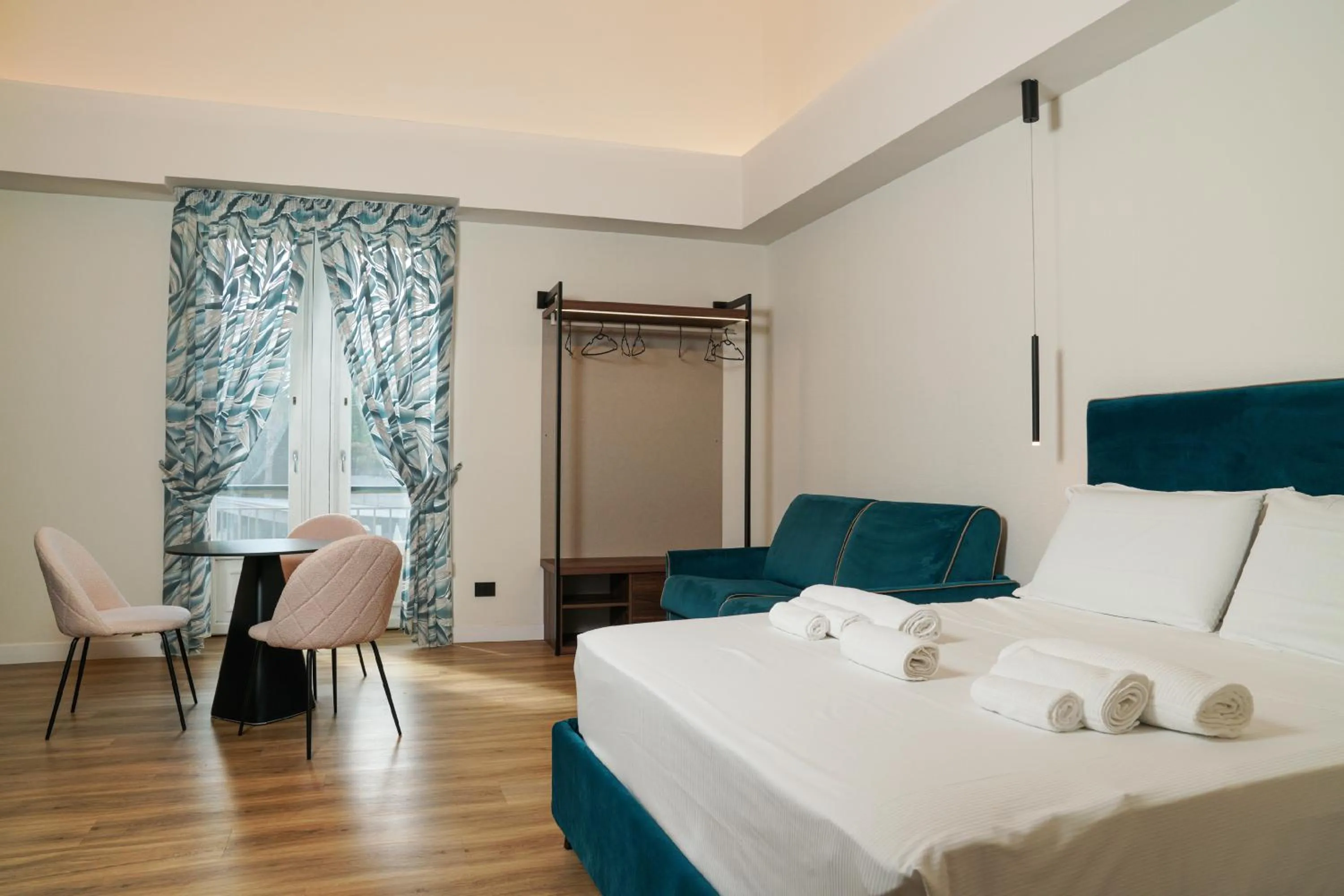 Bedroom, Bed in Hotel Il Tesoro Pompeiano