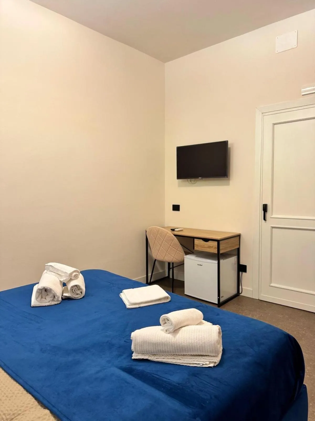 Bedroom, Bed in Hotel Il Tesoro Pompeiano