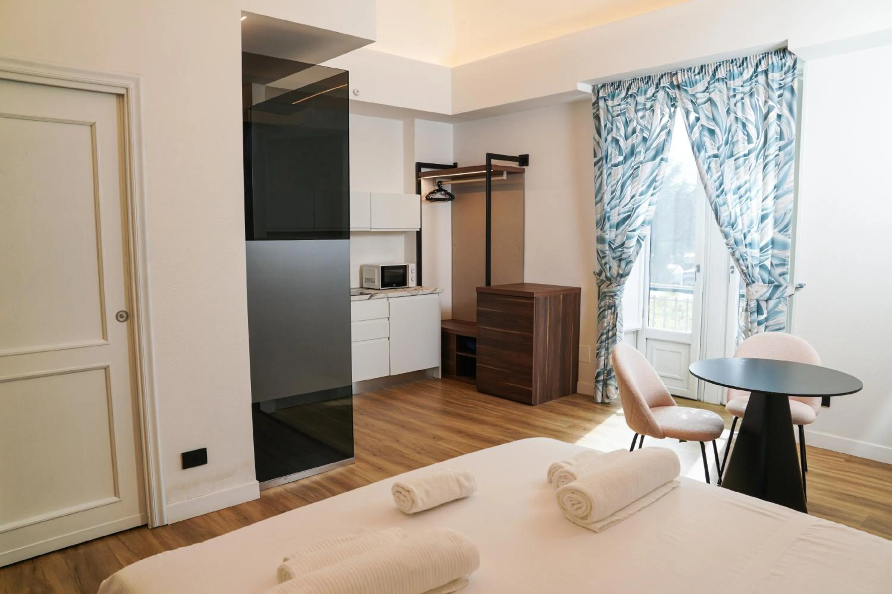 Kitchen or kitchenette, Bed in Hotel Il Tesoro Pompeiano
