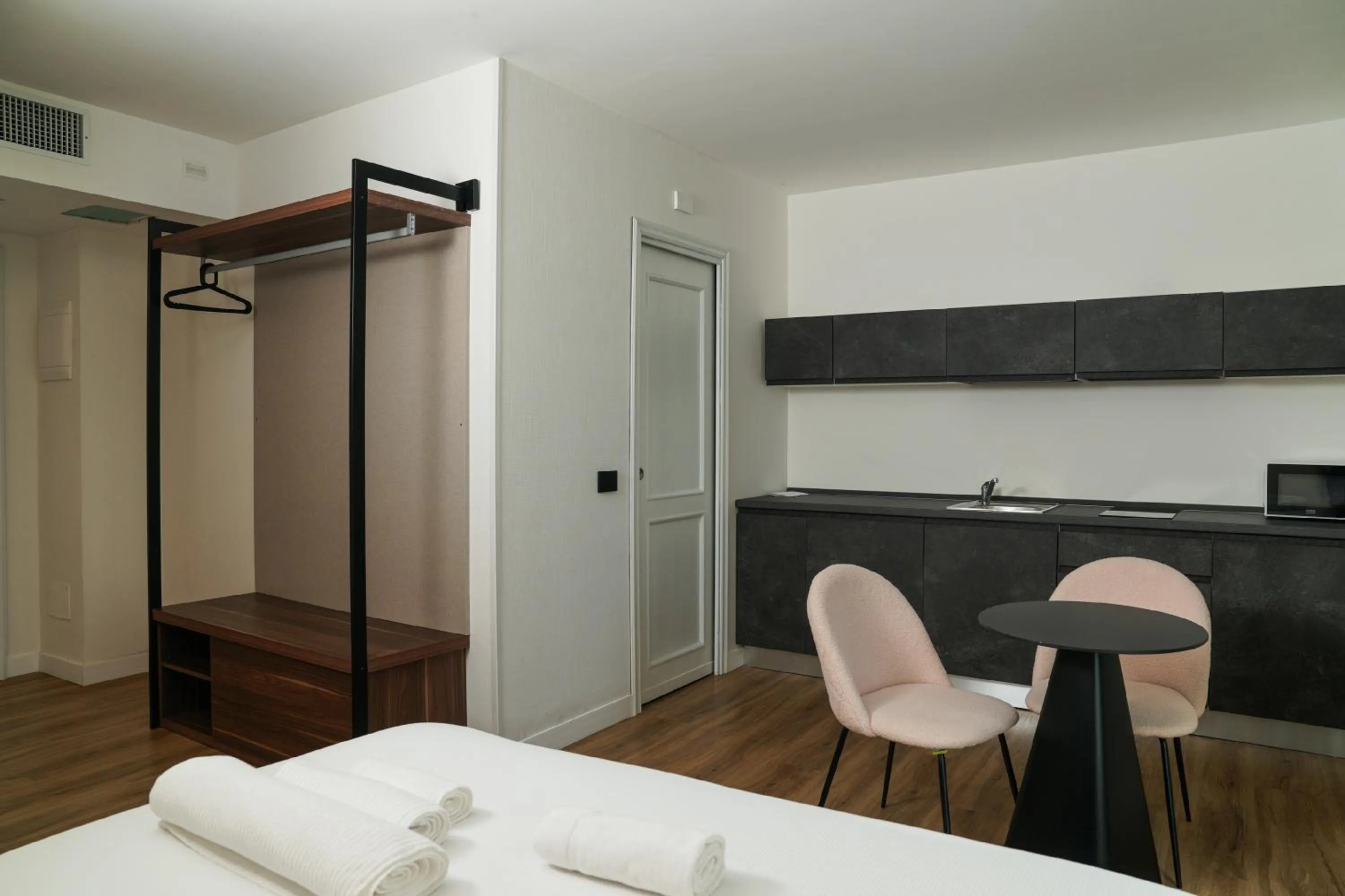 Kitchen or kitchenette, Bed in Hotel Il Tesoro Pompeiano