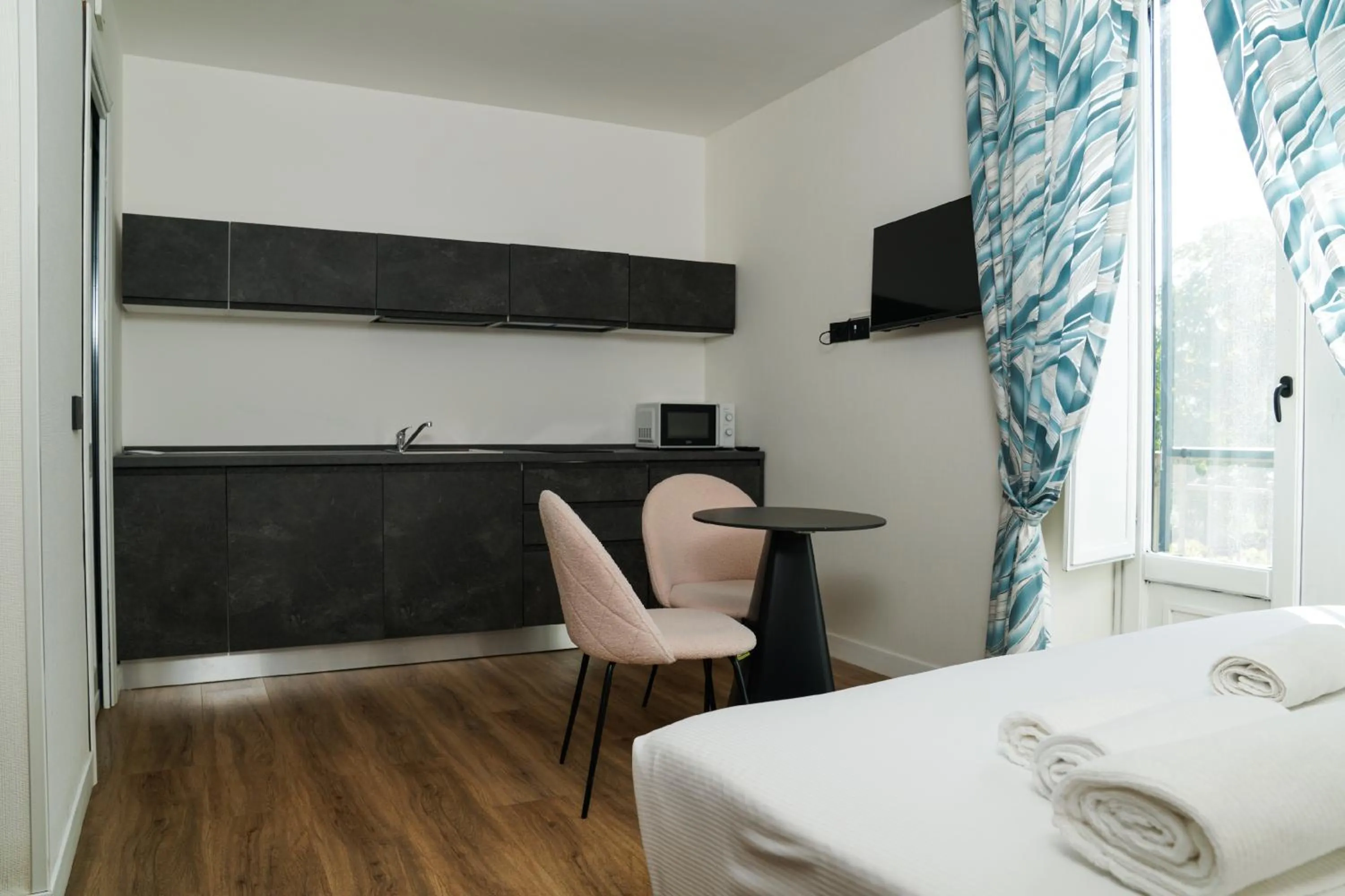 Kitchen or kitchenette, Bed in Hotel Il Tesoro Pompeiano