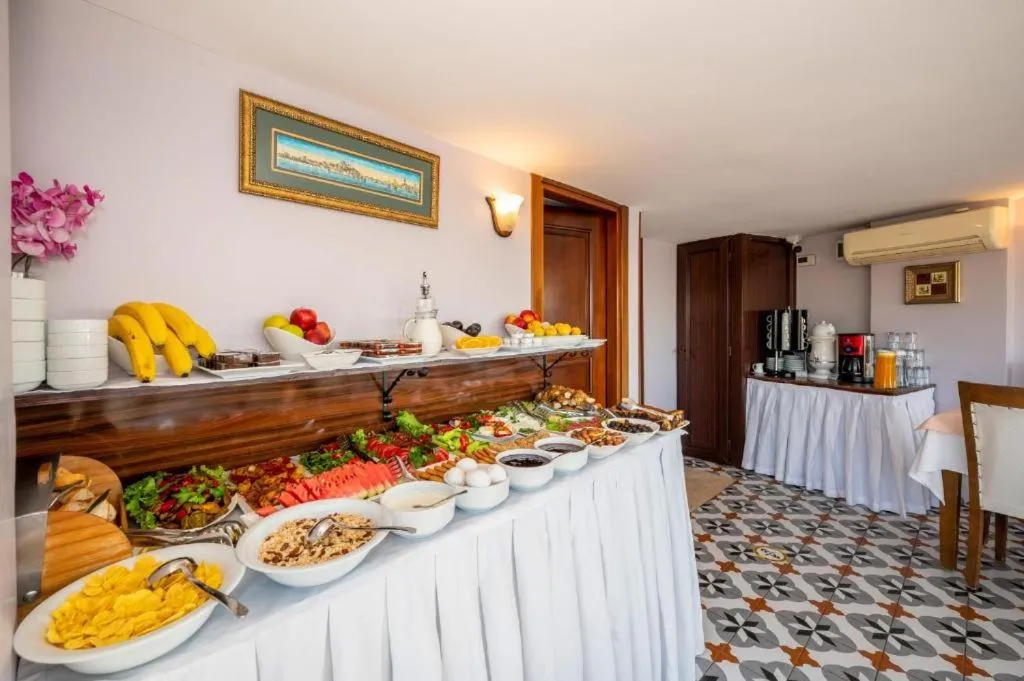 Breakfast in Lynda Hotel