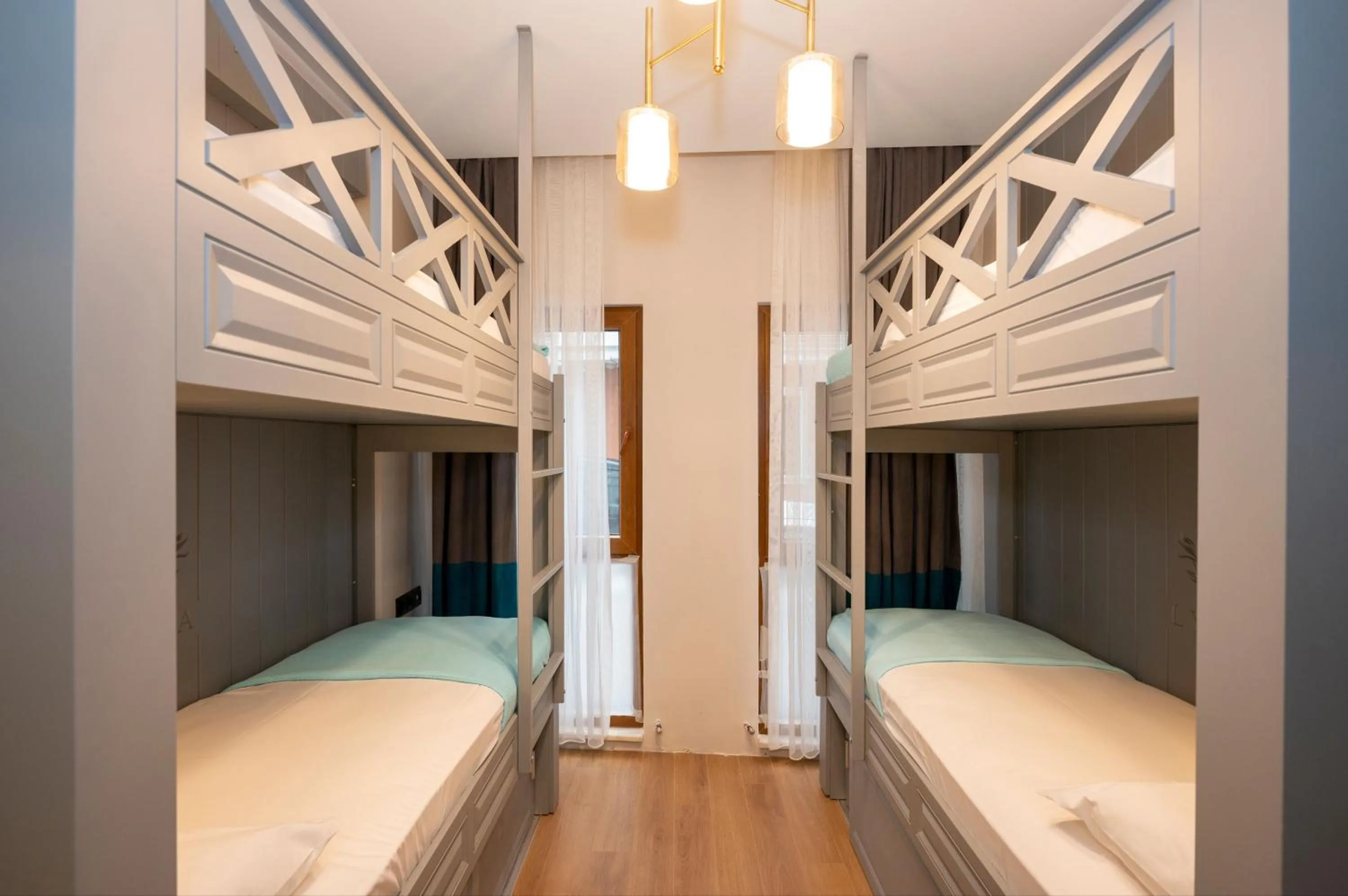 bunk bed, Bed in Lynda Hotel