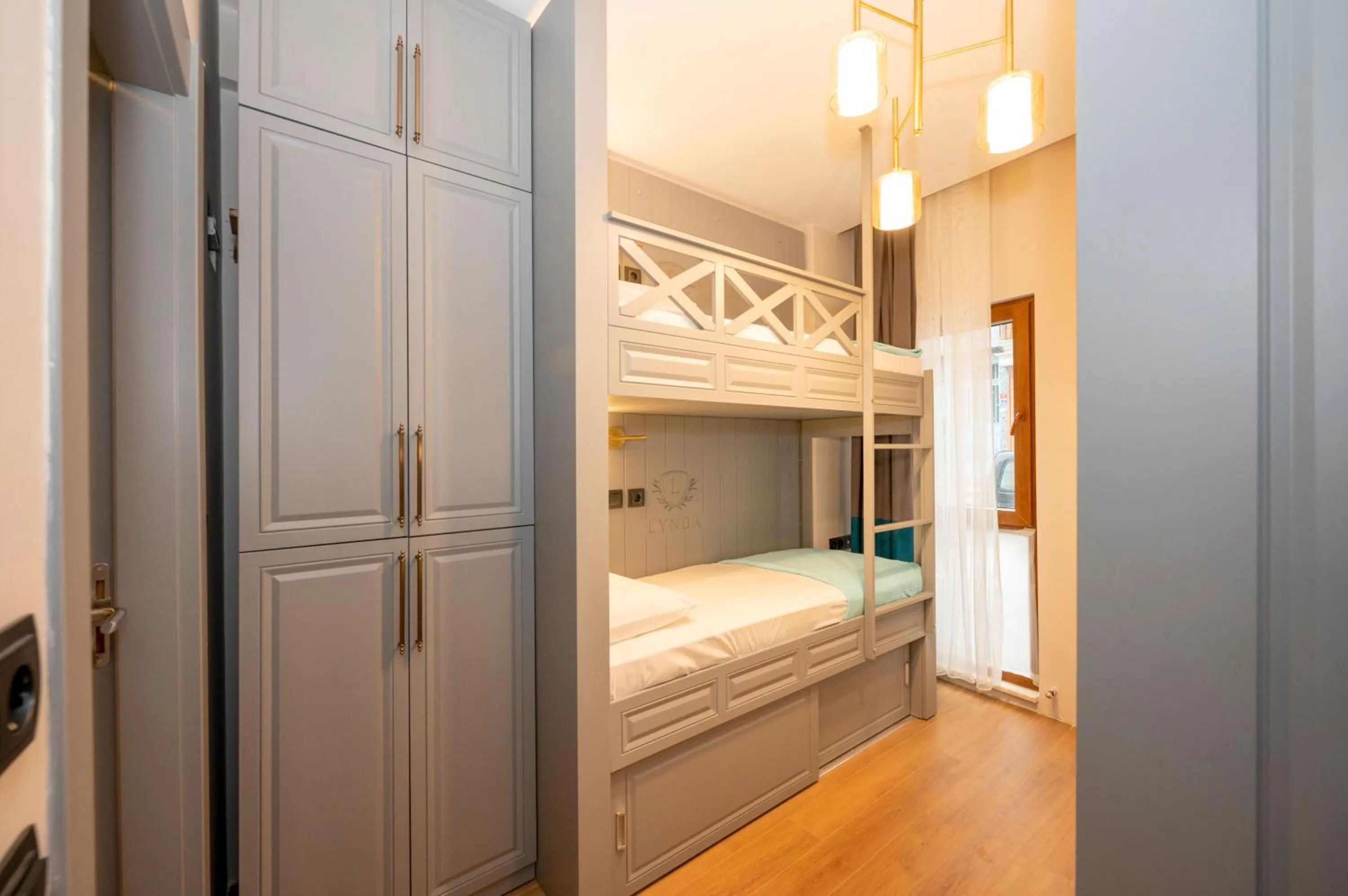 bunk bed, Bed in Lynda Hotel