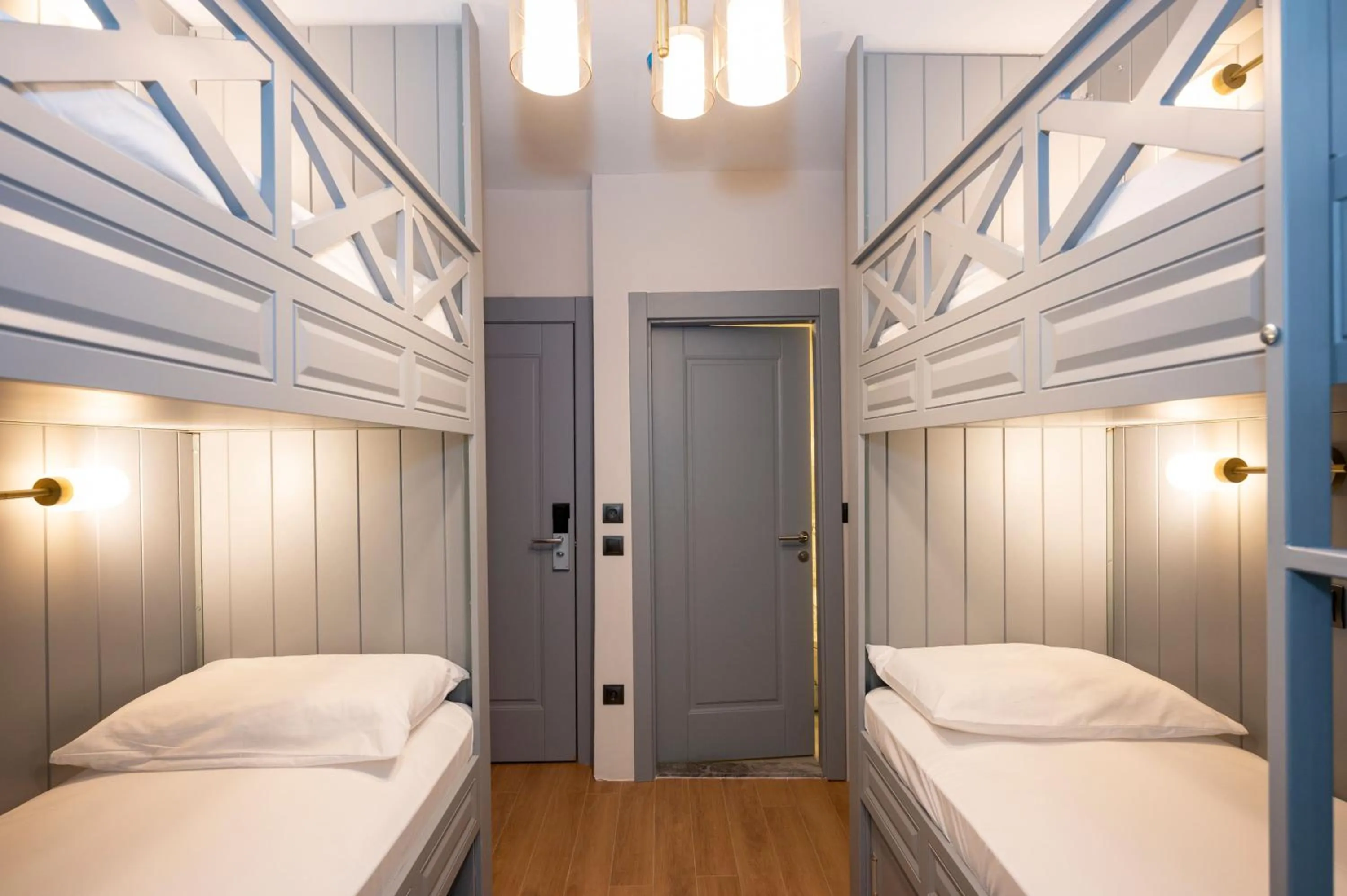 bunk bed, Bed in Lynda Hotel